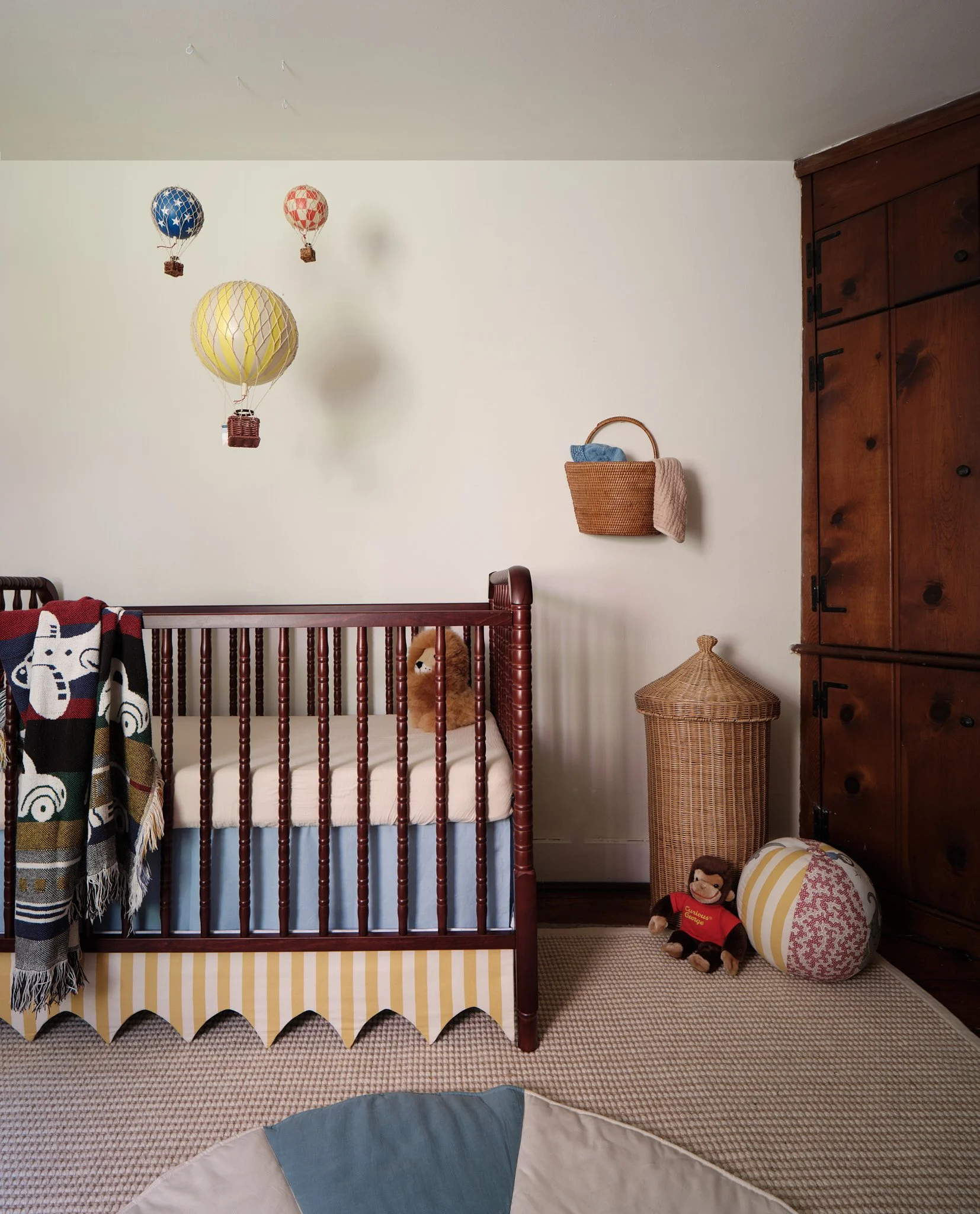Nursery_Crib_Circus.jpg