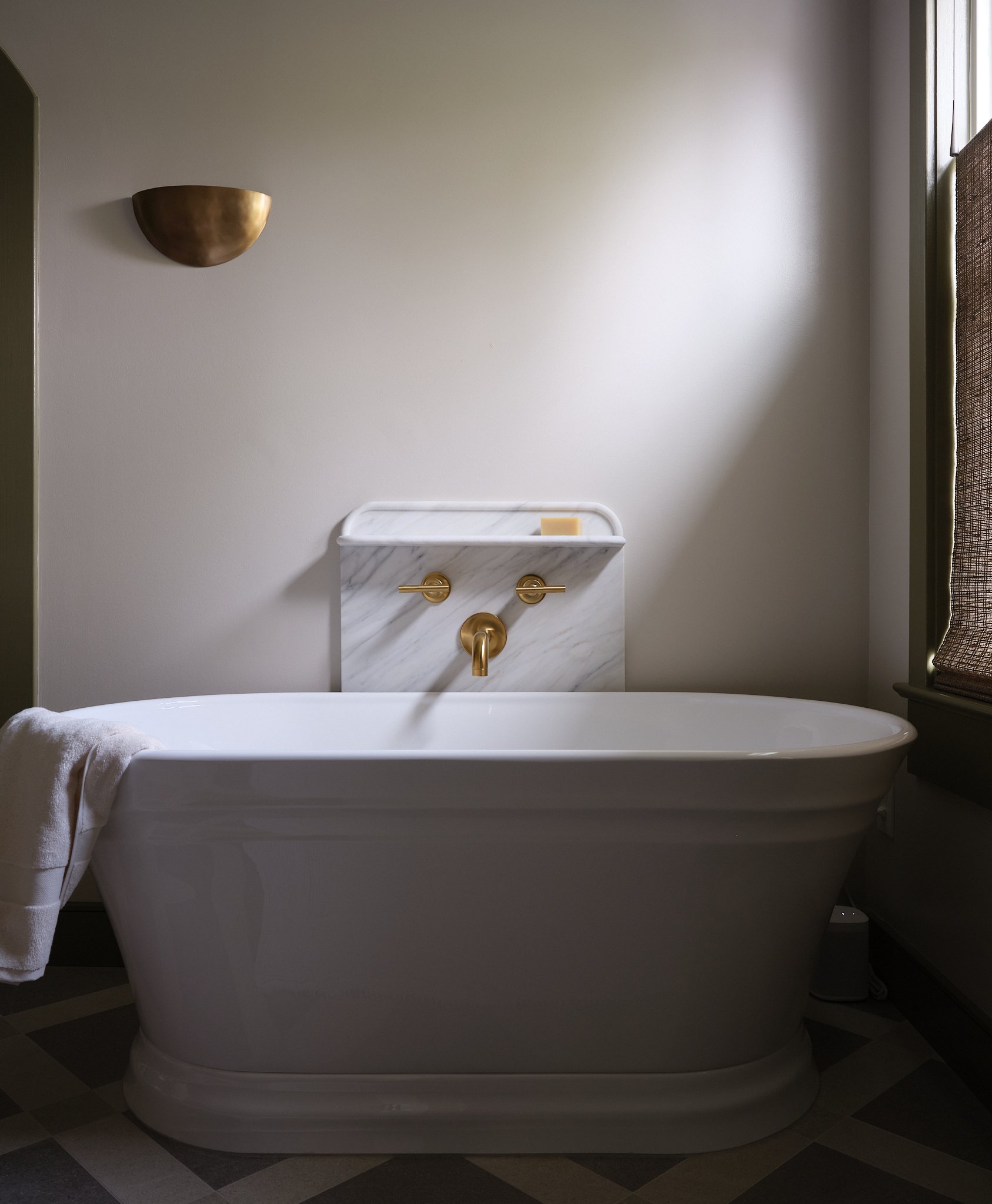 Corinne Victoria Crest Street3637.jpg