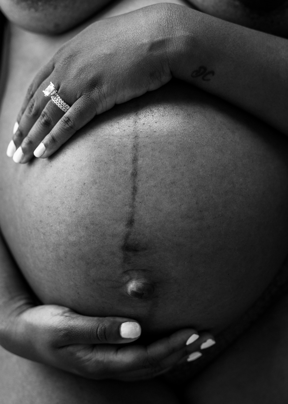Cariely-Portraits-san-diego-maternity-session-studio-session-classic-black-white-maternity-portrait.22.png