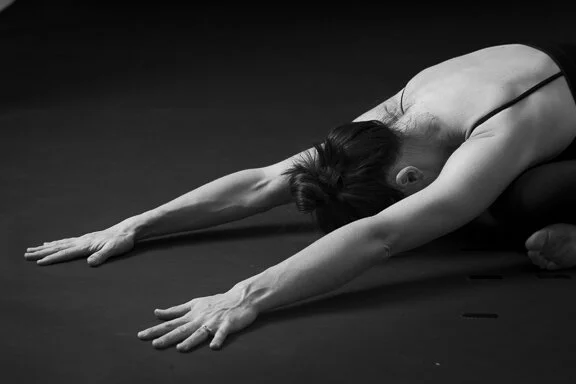Katie_yoga in studio_Jorge de Araujo_084.jpg