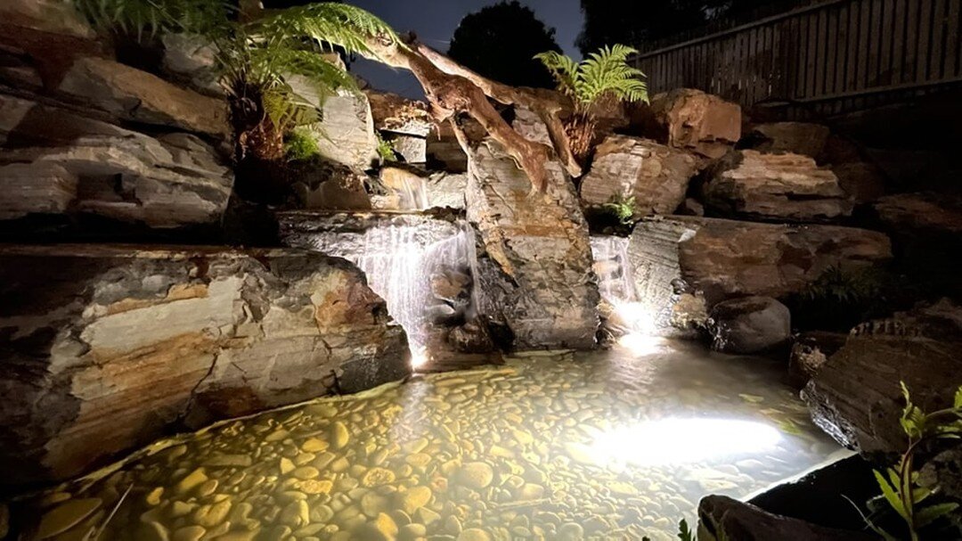 Our wonderful client recently sent me some night photos of the waterfall we completed in Templestowe. How amazing does this look?!!

#templestowe #pondlessstream #naturalstream #naturalwaterfeature #naturalpond #aquascape @aquascapesuppliesaustralia 