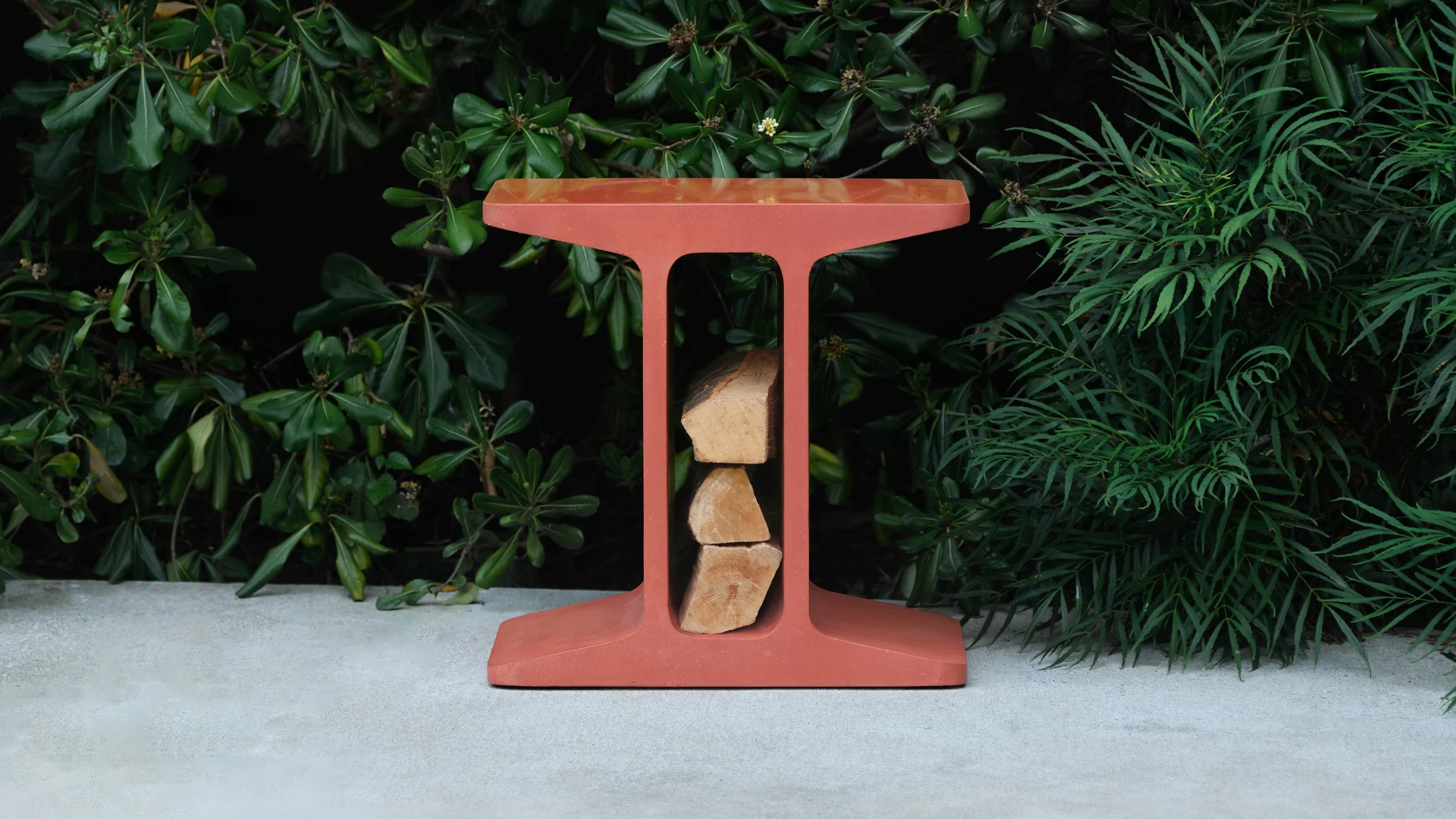 TOM ROBINSON_INTRA SIDE TABLE_14_OUTDOOR.jpg