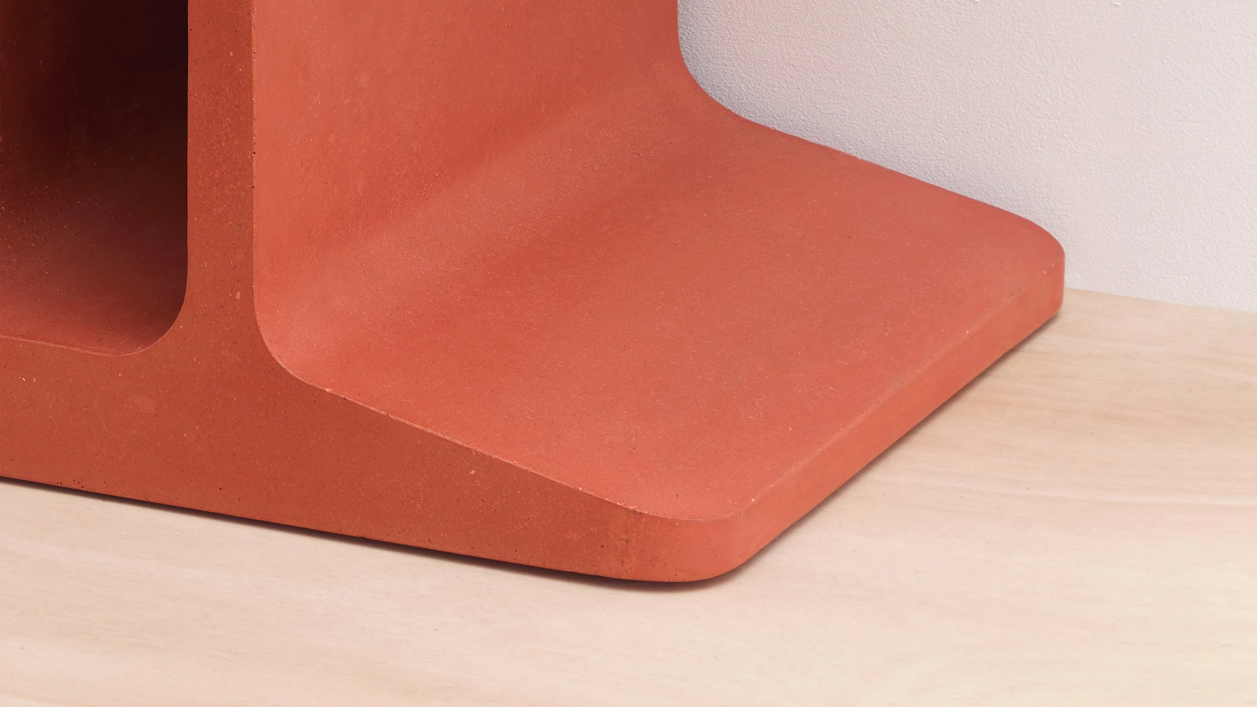 TOM ROBINSON_INTRA SIDE TABLE_23_INDOOR.jpg