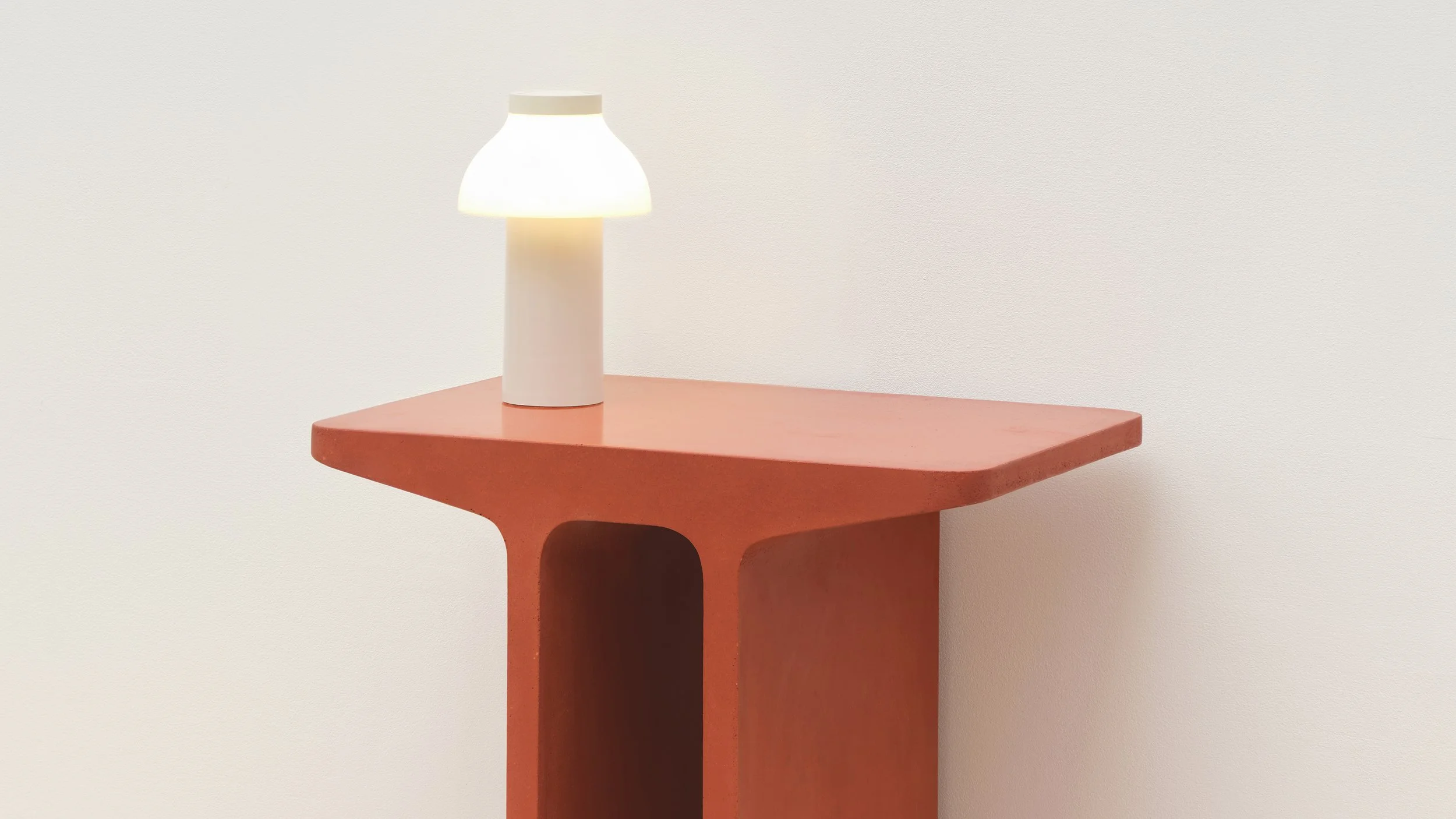 TOM ROBINSON_INTRA SIDE TABLE_22_INDOOR.jpg