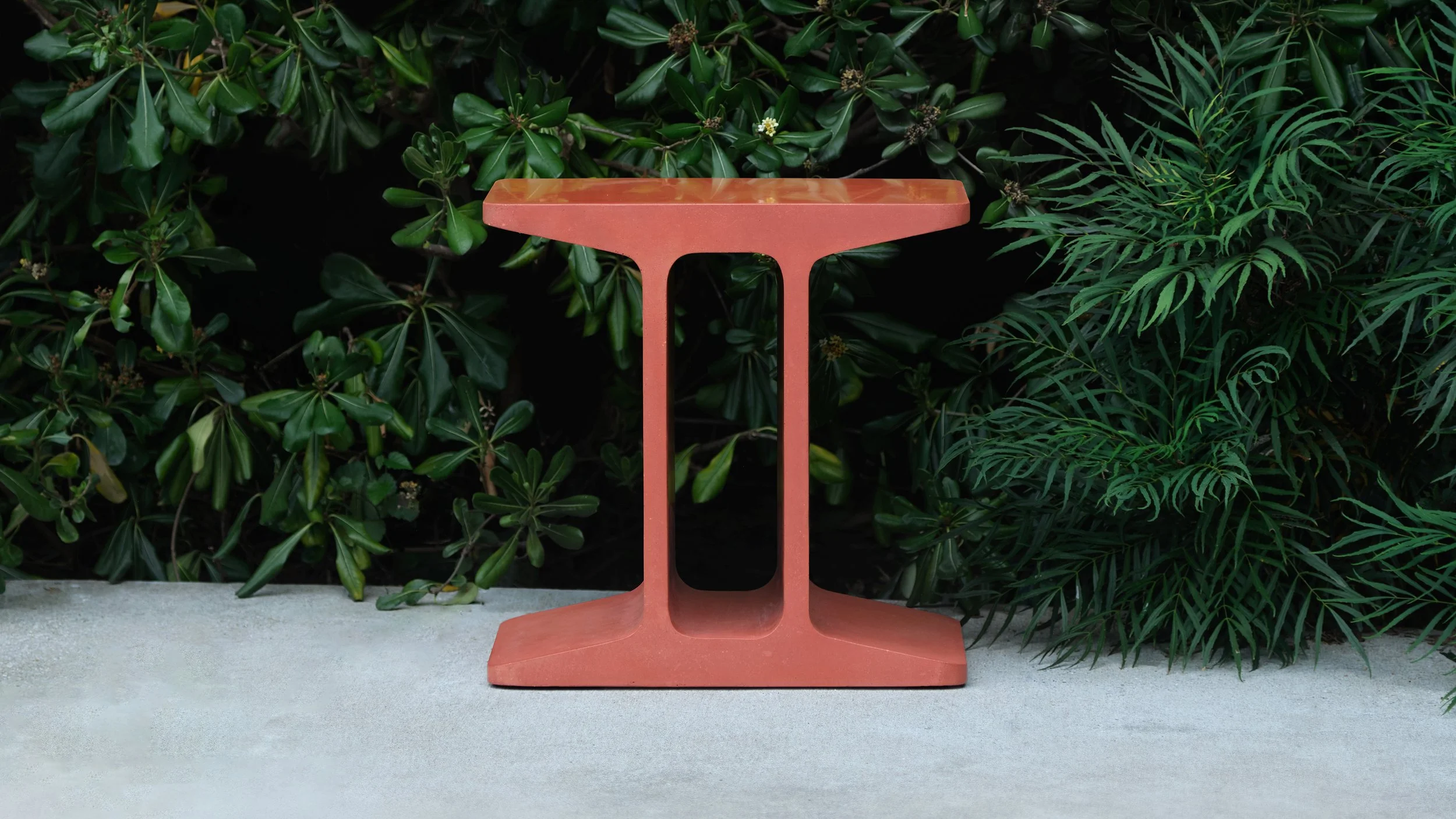 TOM ROBINSON_INTRA SIDE TABLE_13_OUTDOOR.jpg
