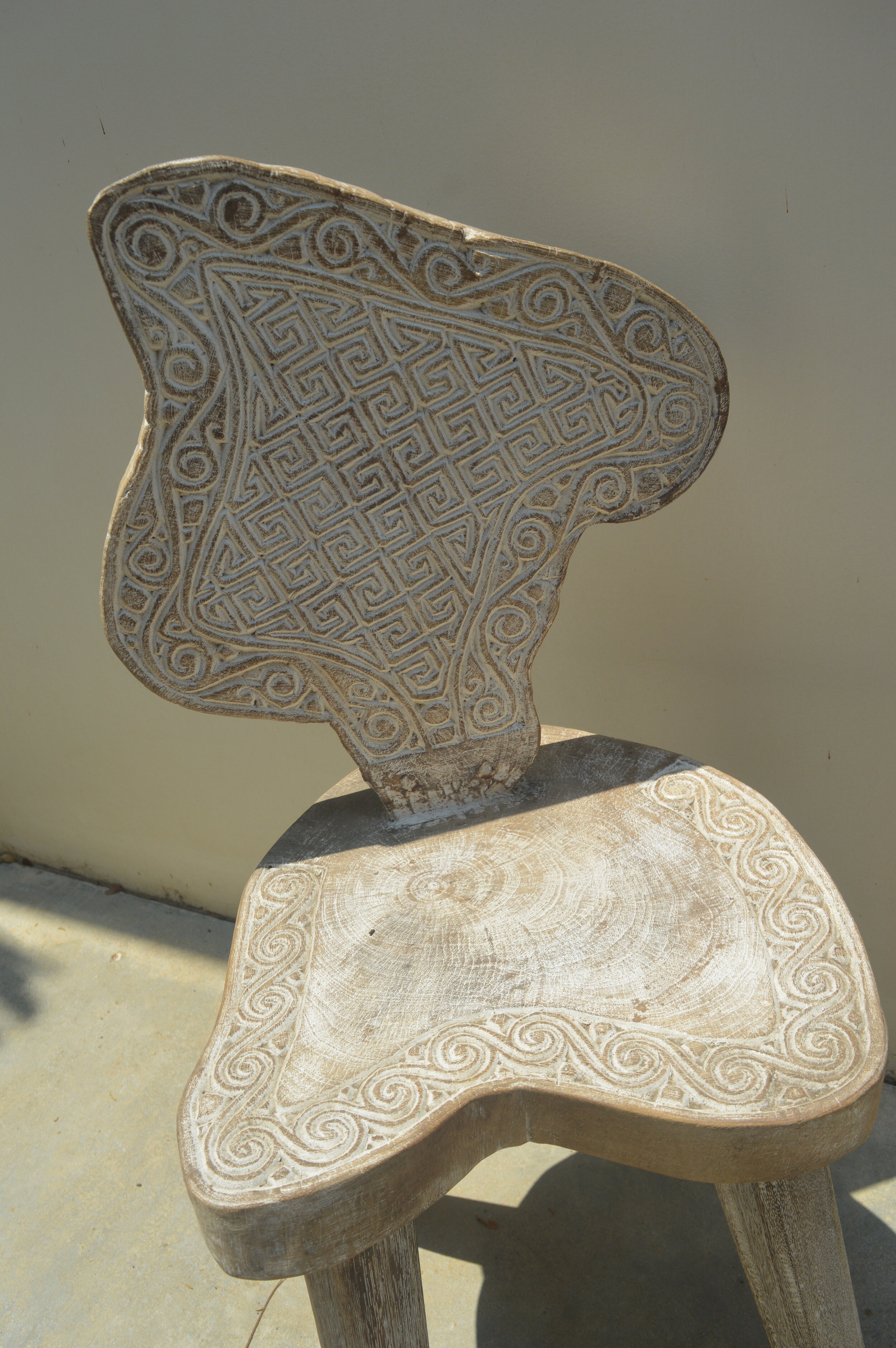 CORNER  CHAIR CARVED WHITE WASH 