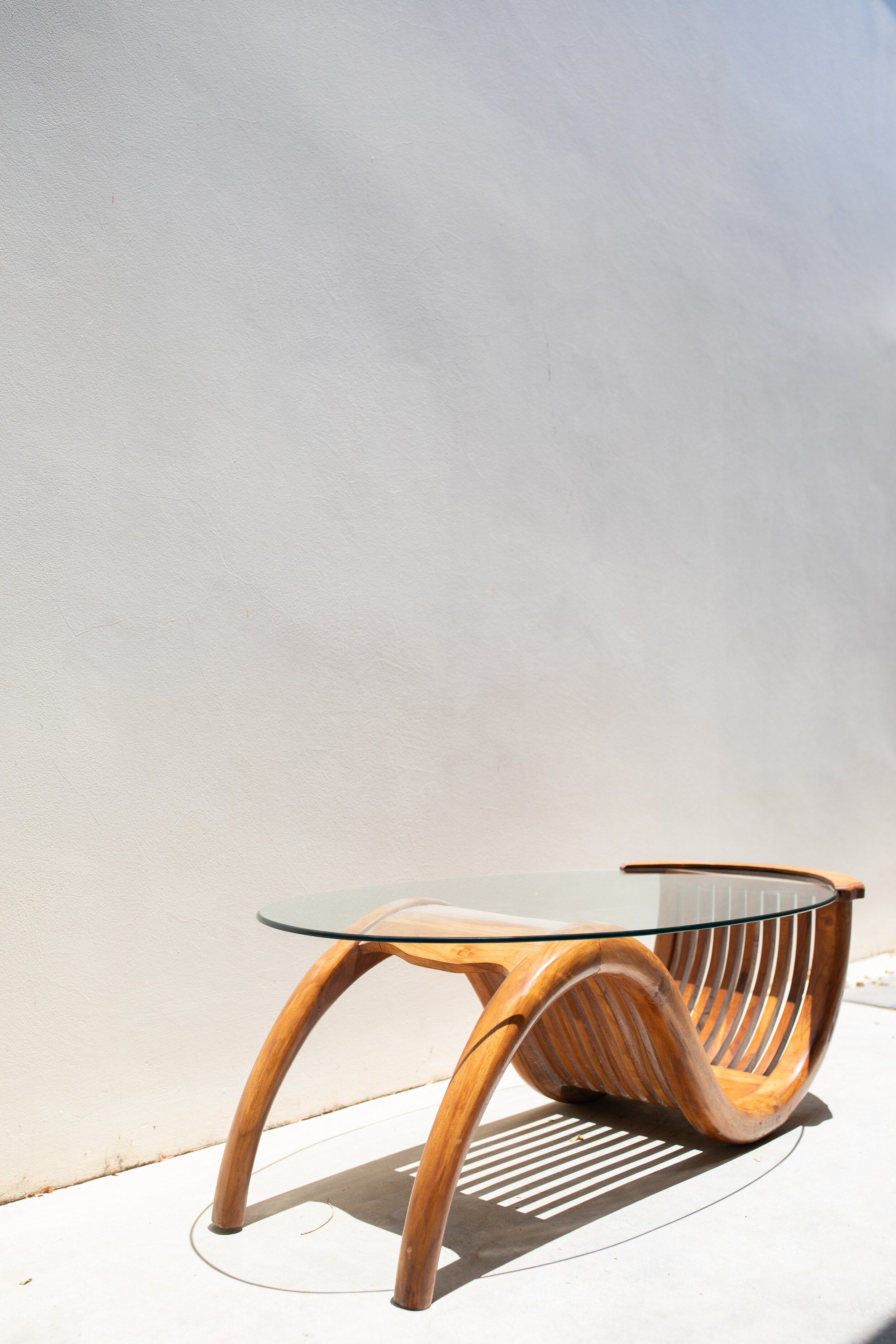 MINIMAL DESIGN COFFEE TABLE