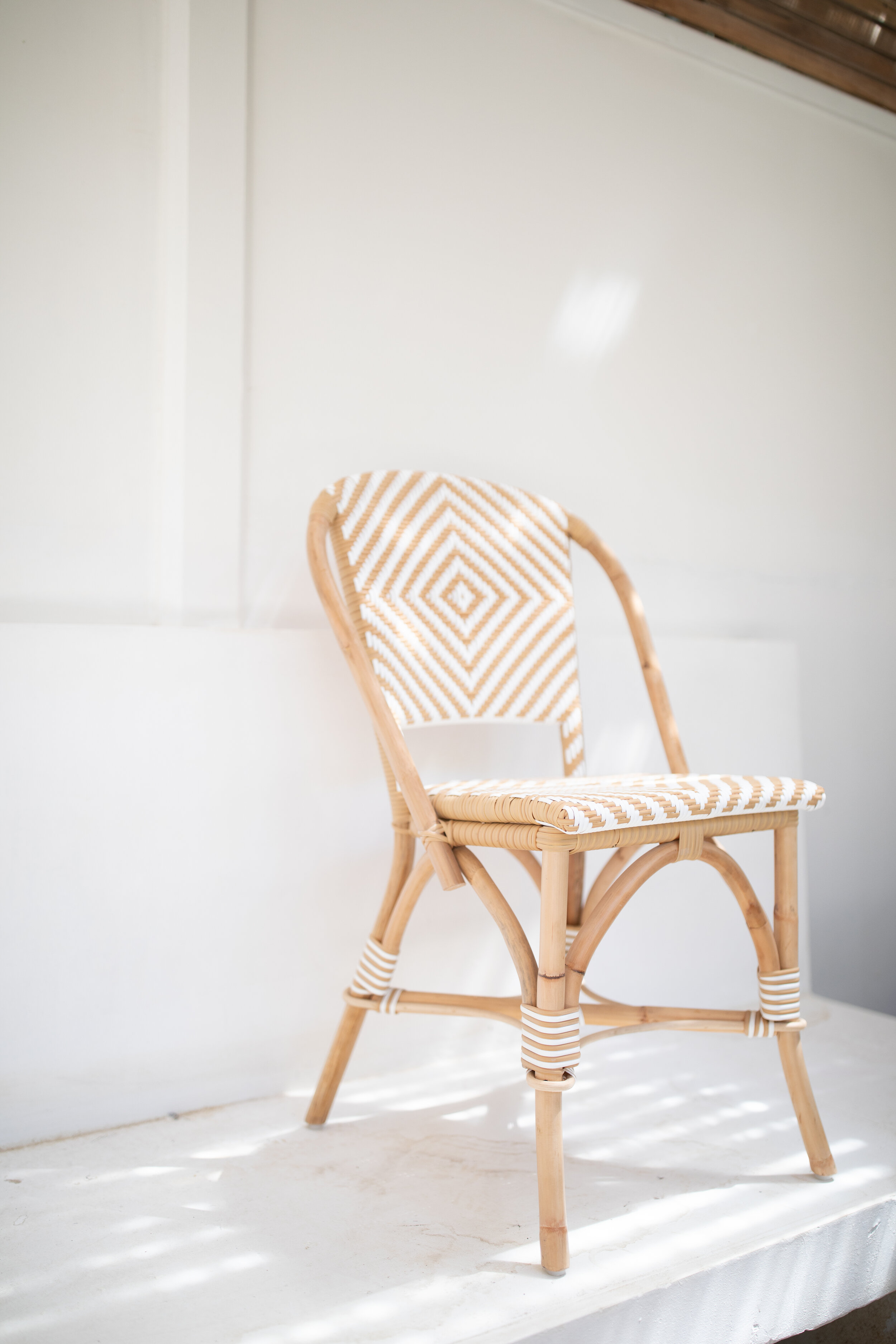 SYNTHETIC WEAVE ROUND BACK CHAIR 