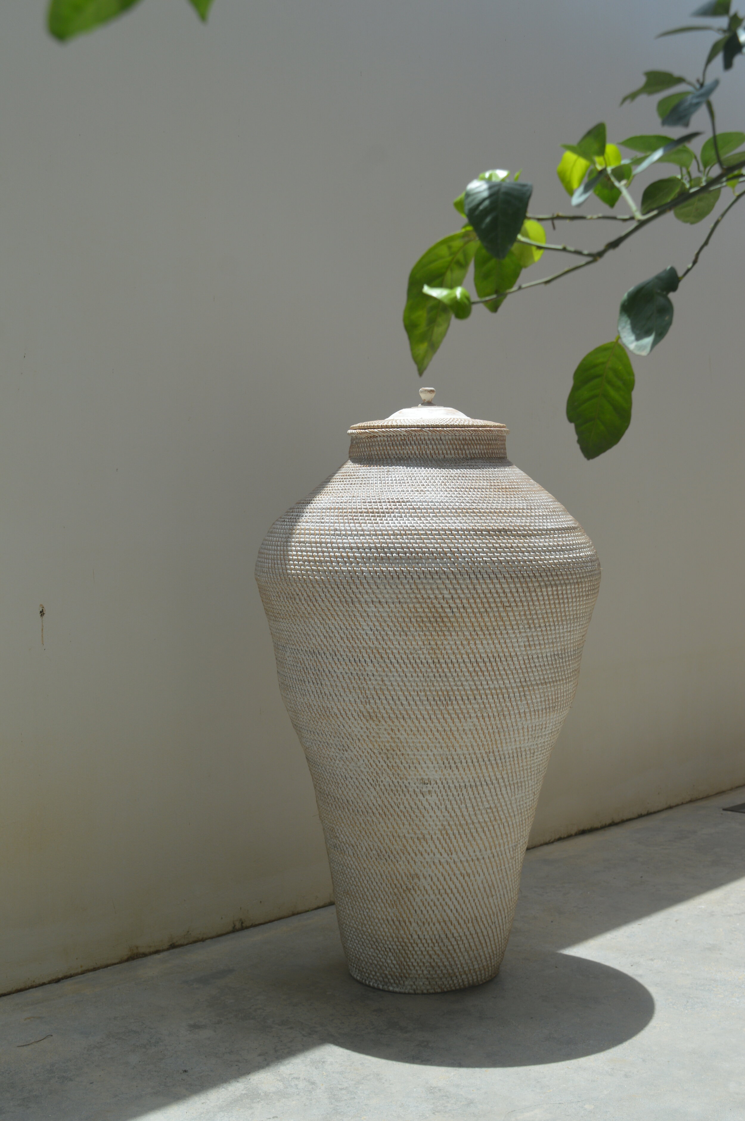 EXTRA LARGE DECOR BASKET WHITE WASH 