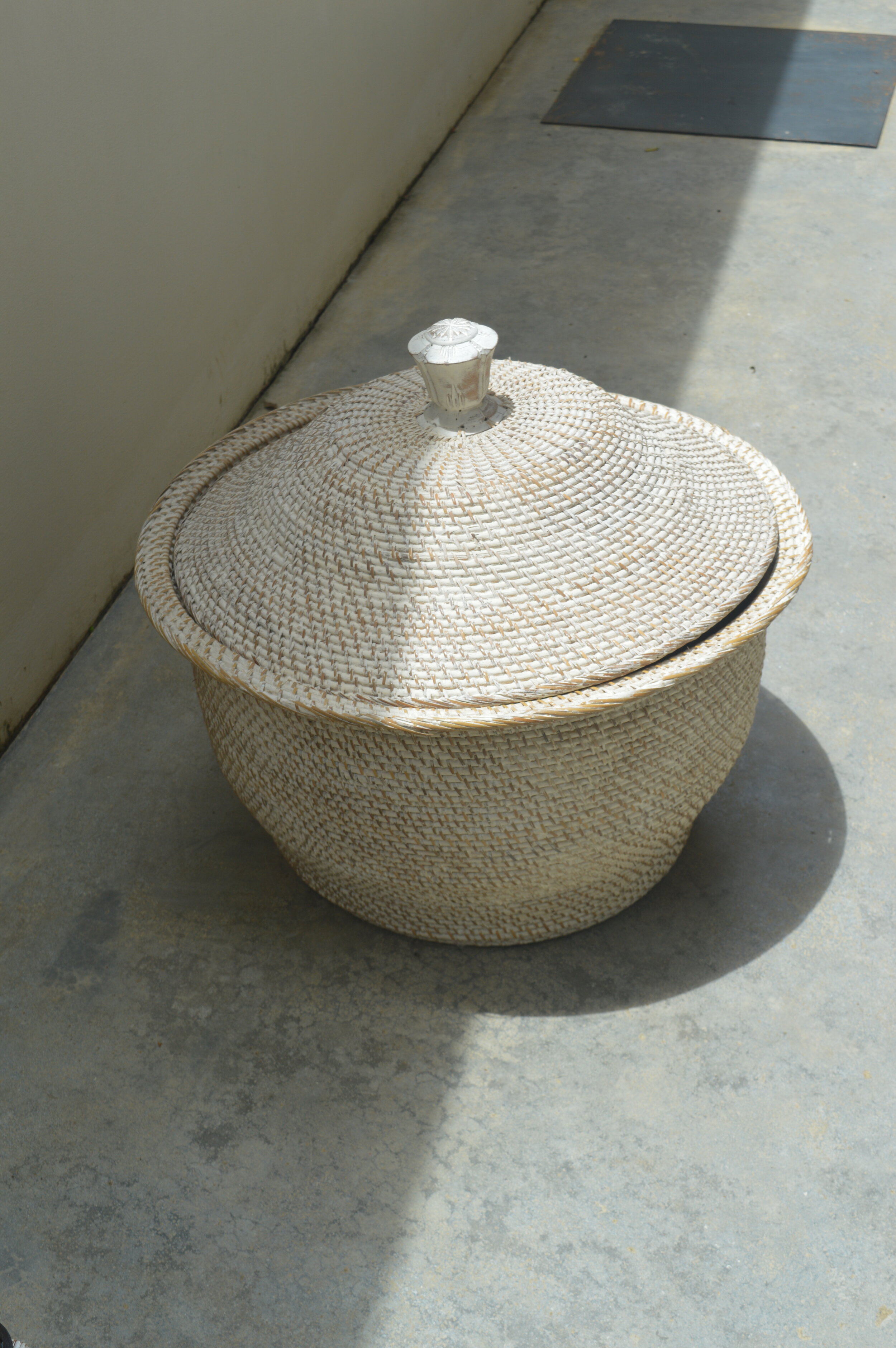DECOR BASKET WIDE &amp; SHORT WHITE WASH