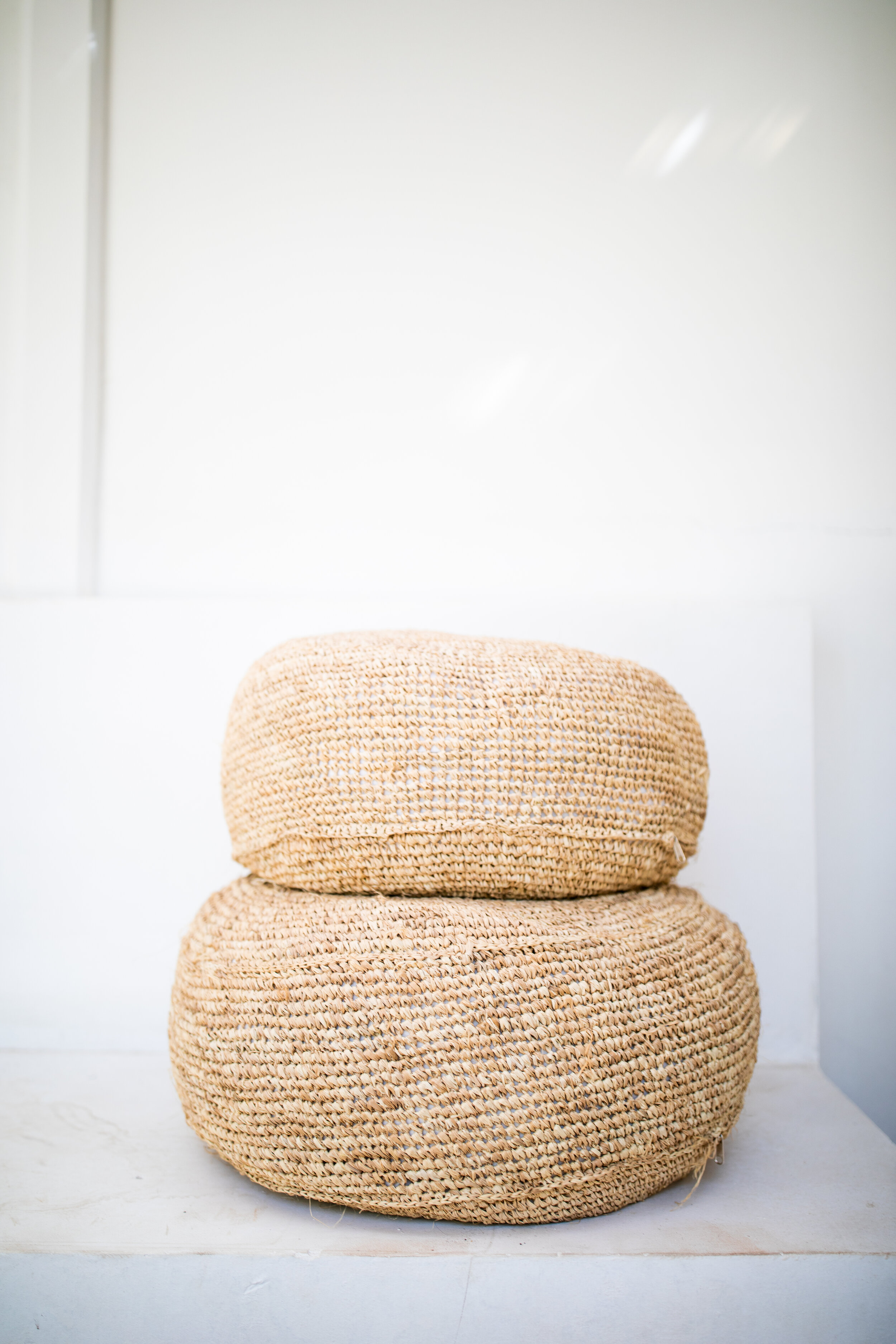SET NATURAL FIBER POUF 