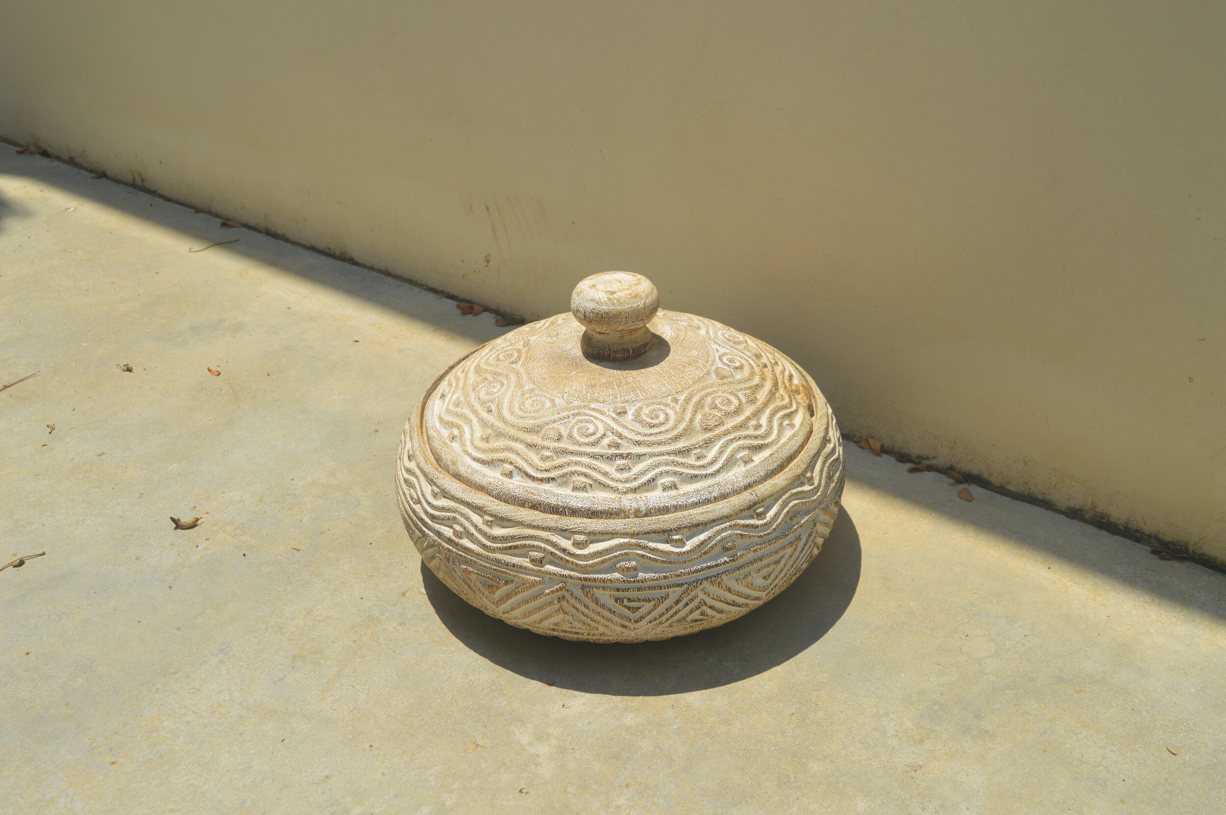 HAND CARVED WOOD BOWL WITH COVER 