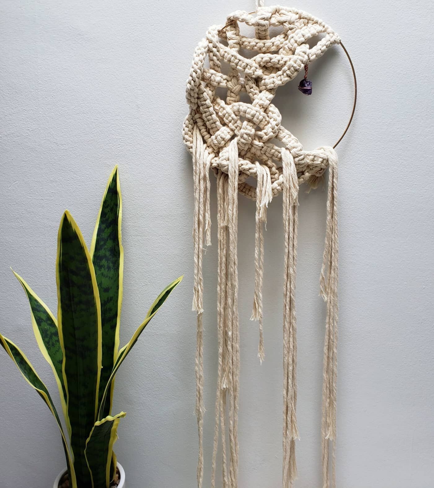 Happy Monday! I've been feeling a little watery, recently. 🌊 Trying to capture that in this piece.
*
*
*
#baltimore #thebmorecreatives #fiberarts #fiberart #bmore #bmoreart #bmoreartist #macrame #macramelove #makersmonday #makermonday #macramemaker