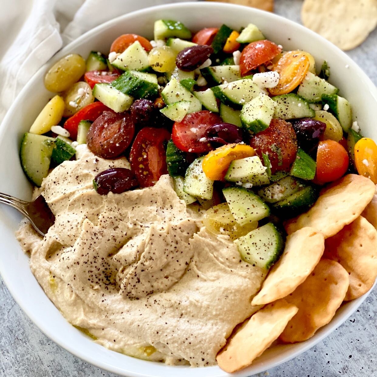 If you have ever been to my house, then you have had my hummus 🙋🏻&zwj;♀️

It&rsquo;s a staple and I use it in a variety of ways. Tonight I&rsquo;m serving it alongside a Greek salad and pita chips! 

Hummus ingredients:
&bull;2 cans cannellini bean