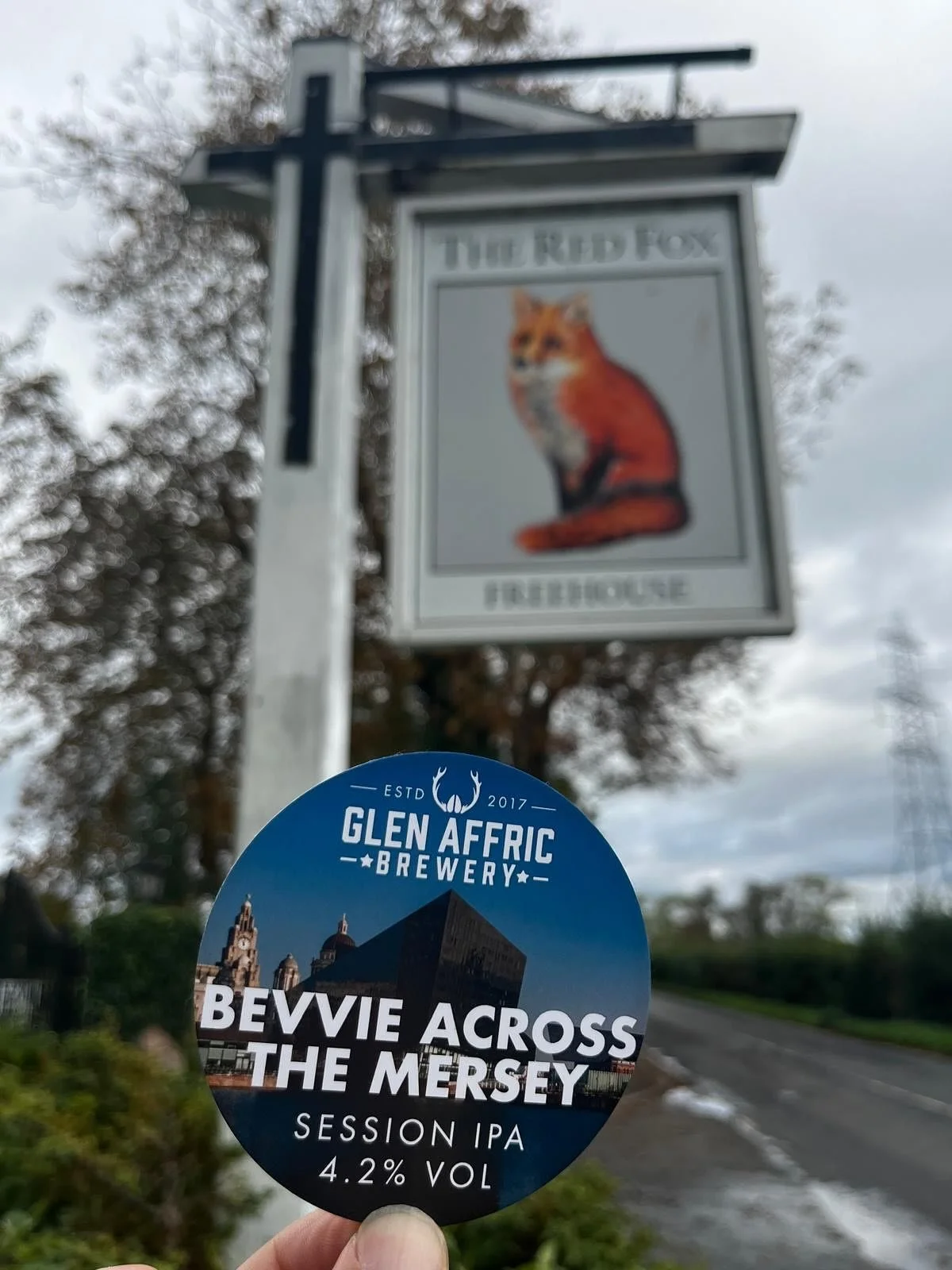 🚨 Fresh on tap at @redfoxwirral ! 🍻

Two Glen Affric favourites are now pouring:
✨ Highland Suntan &ndash; our sunshine-in-a-pint pale ale 🌞
✨ Bevvie Across the Mersey &ndash; a refreshing local icon that always hits the spot 🎯

Perfect pints to 