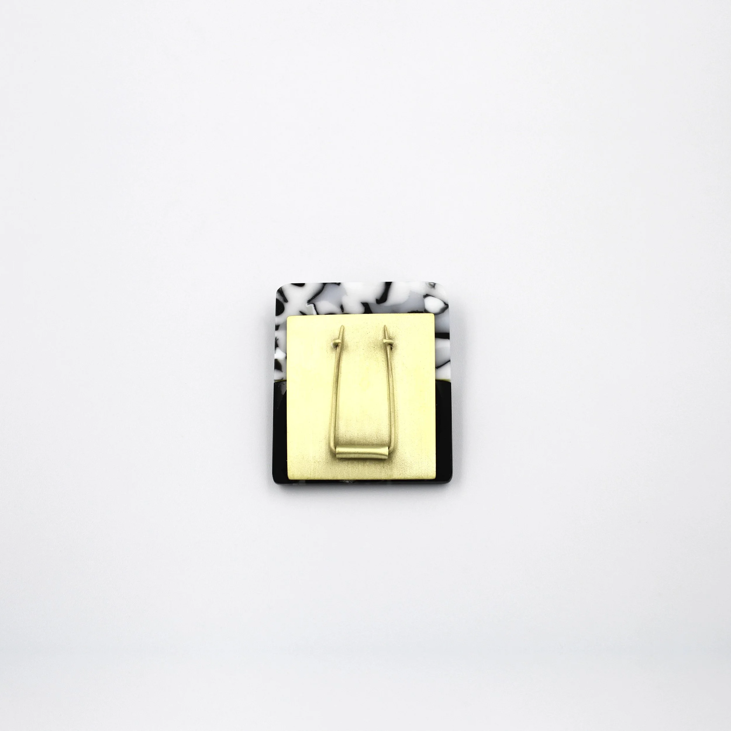 T-198 SHIFT 035 Broche Fused Glass Negro : Blanco B.jpg