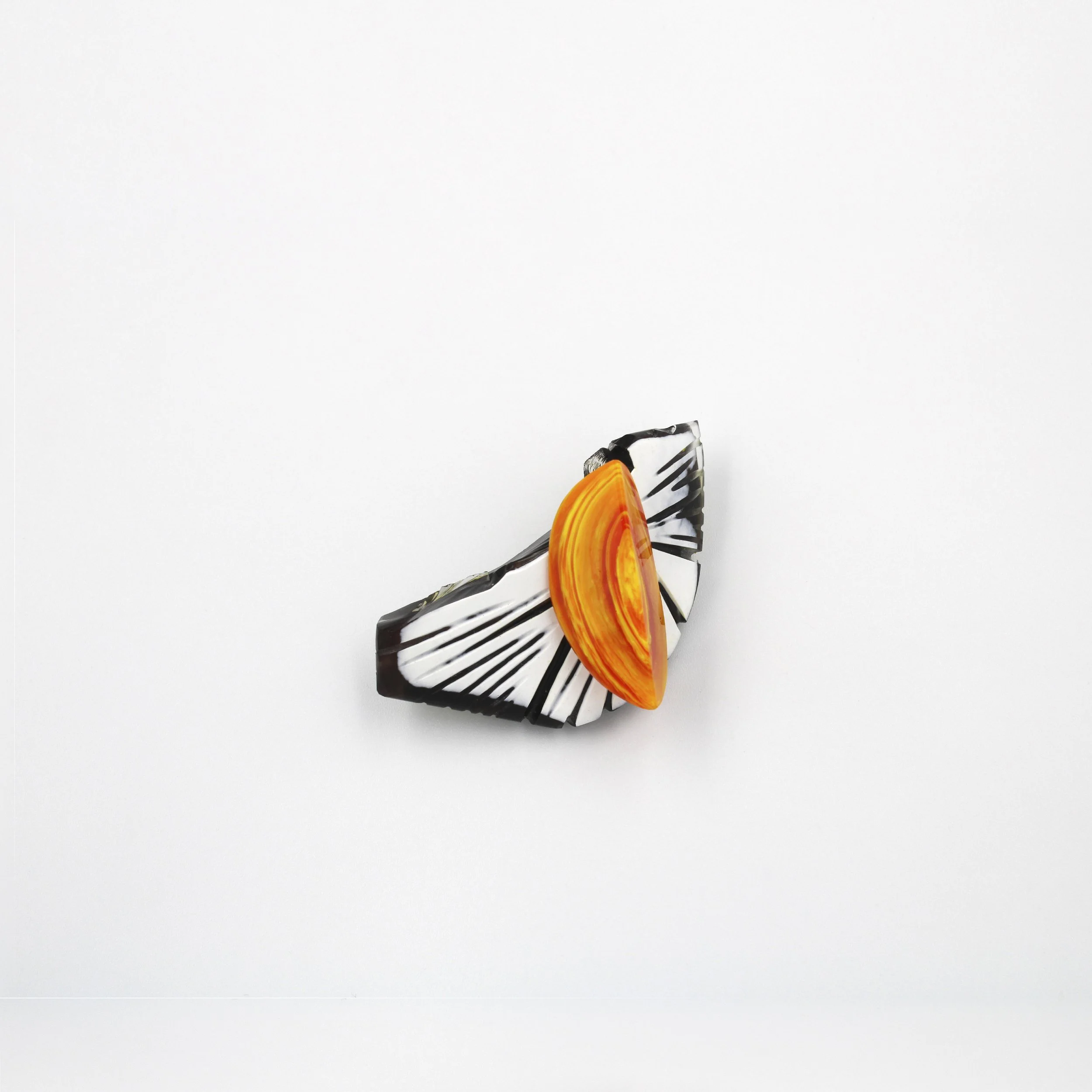 T-201 SHIFT 038 Broche Blown Glass Naranja : Negro L.jpg