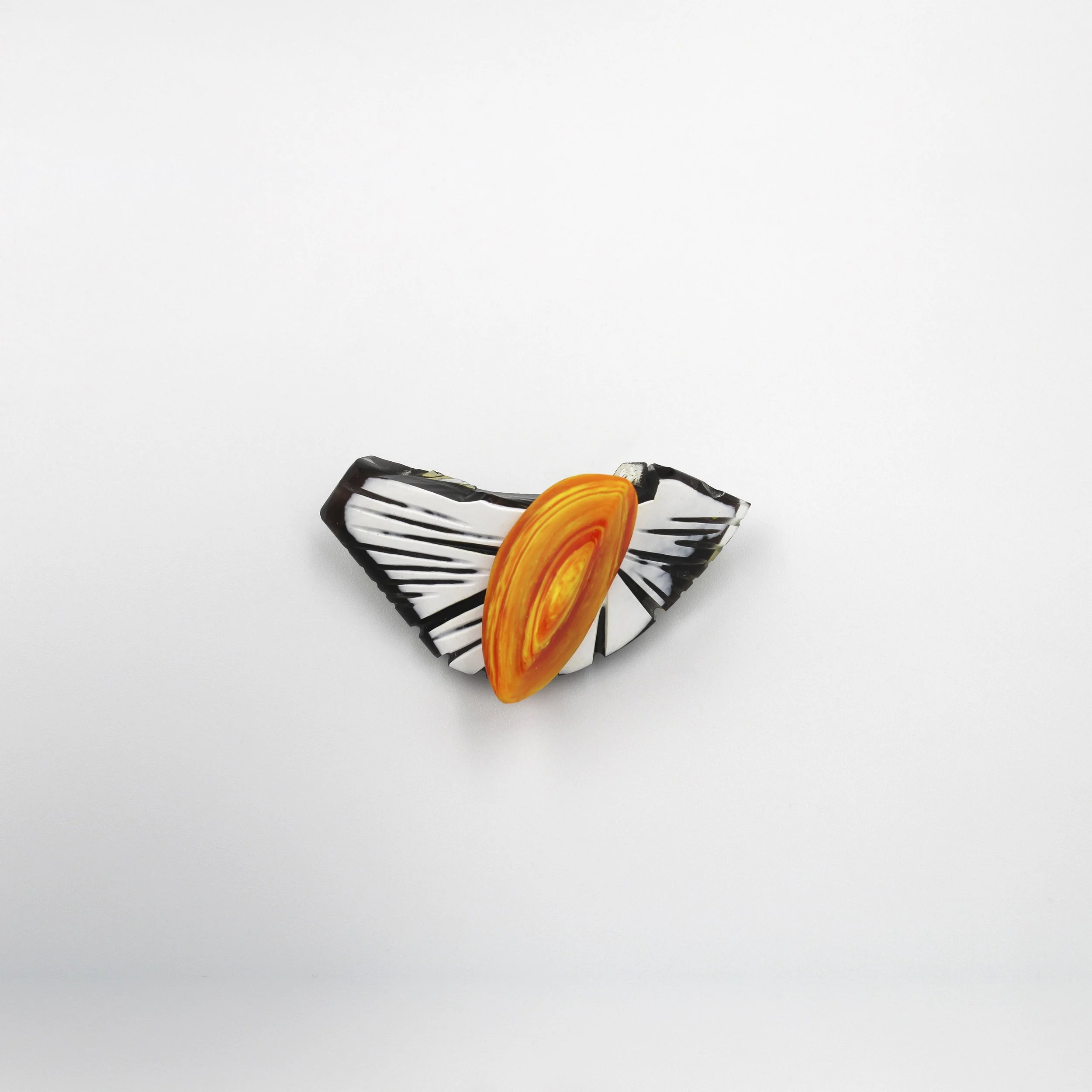 T-201 SHIFT 038 Broche Blown Glass Naranja : Negro F.jpg