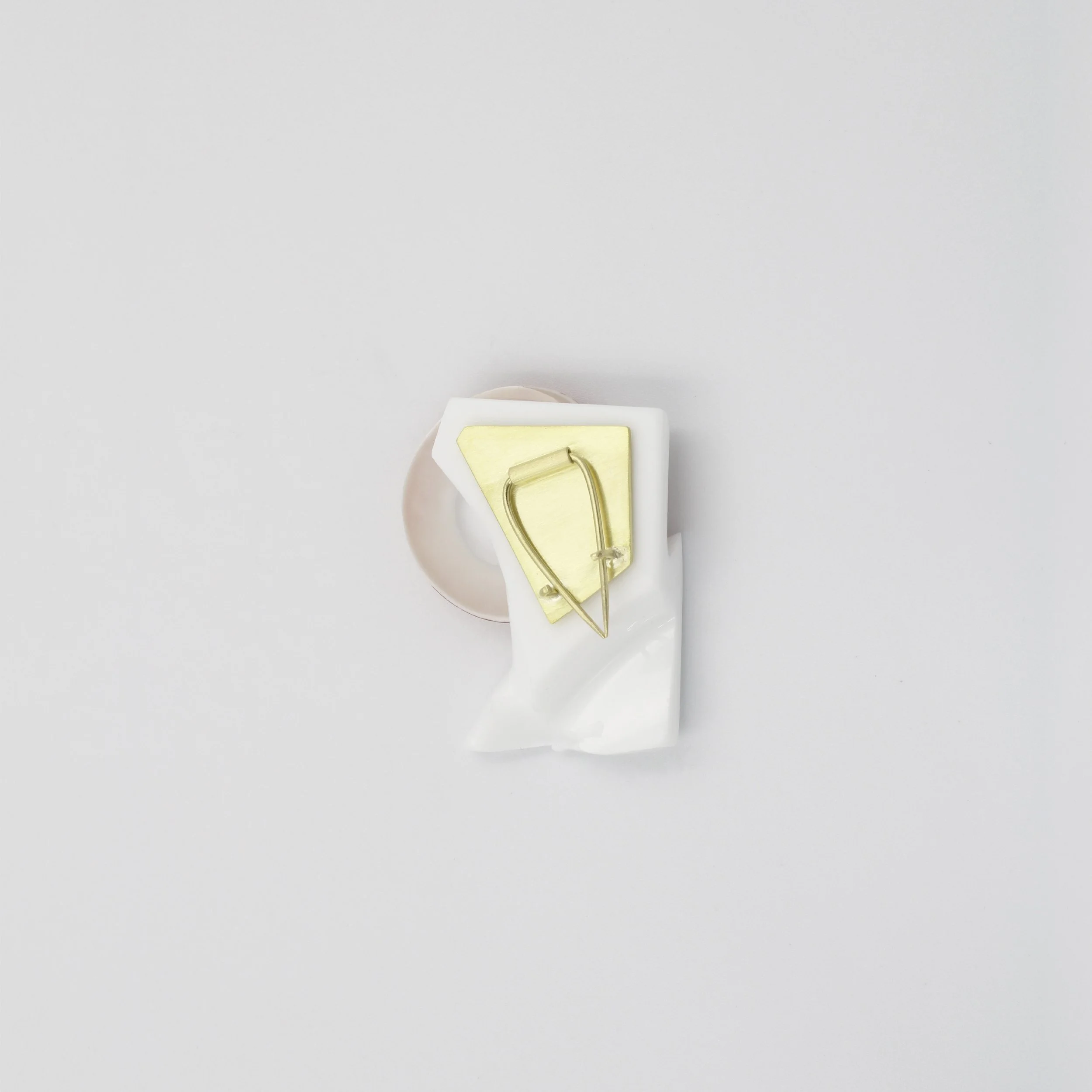 T-204 SHIFT 041 Broche Blown Glass and Pressed Glass Blanco : Naranja B.jpg