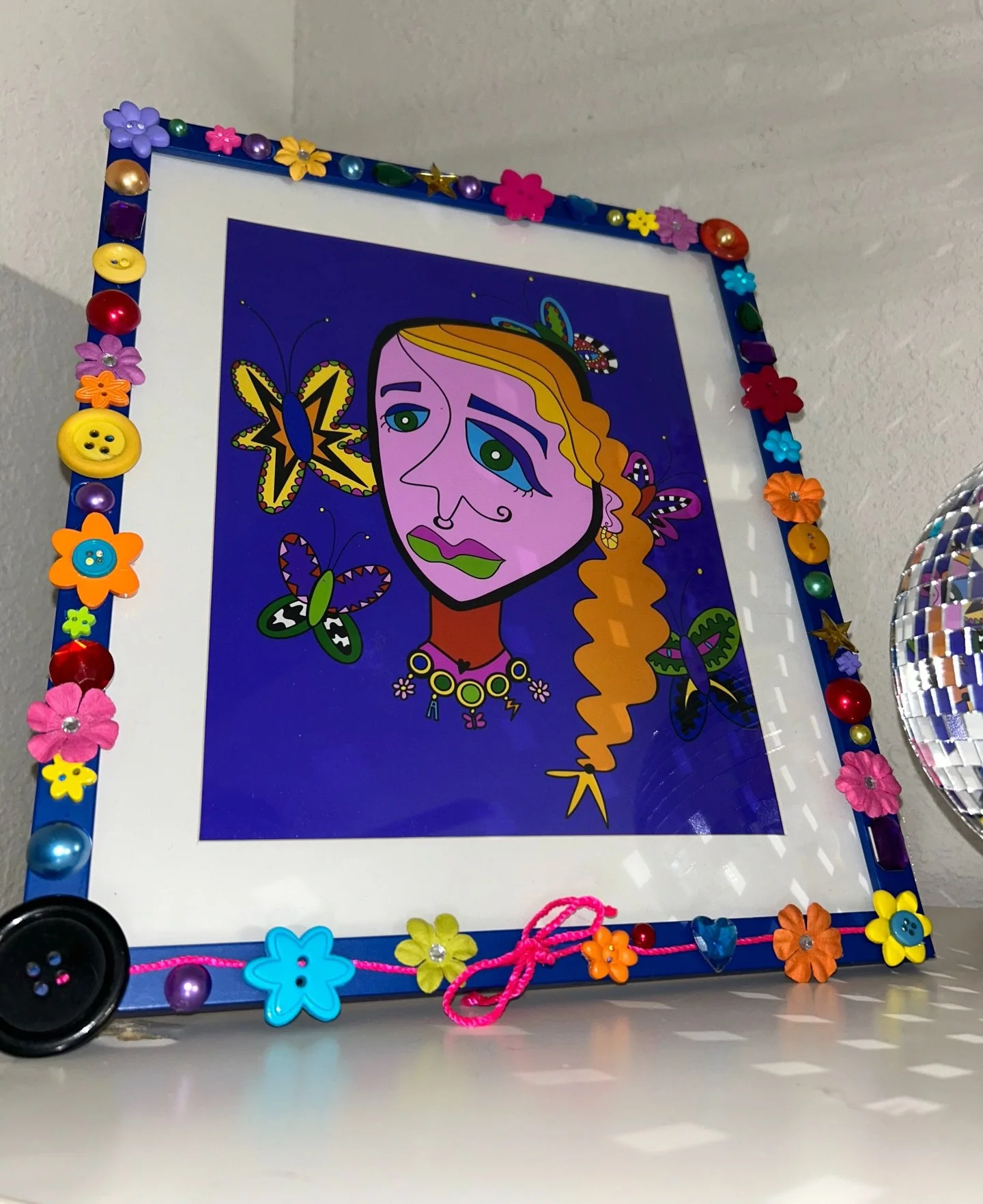 this very 𝕤𝕡𝕖𝕔𝕚𝕒𝕝 &amp; 𝕔𝕦𝕥𝕖𝕤𝕪 framed print will be available at a very 𝕤𝕡𝕖𝕔𝕚𝕒𝕝 &amp; 𝕔𝕦𝕥𝕖𝕤𝕪 upcoming art market at @factoryobscura on saturday march 28th from 2-8pm!! 𝕣𝕒𝕚𝕤𝕖 𝕦𝕣 𝕙𝕒𝕟𝕕 𝕚𝕗 𝕪𝕠𝕦 𝕒𝕣𝕖 𝕘𝕠𝕚𝕟𝕘!!