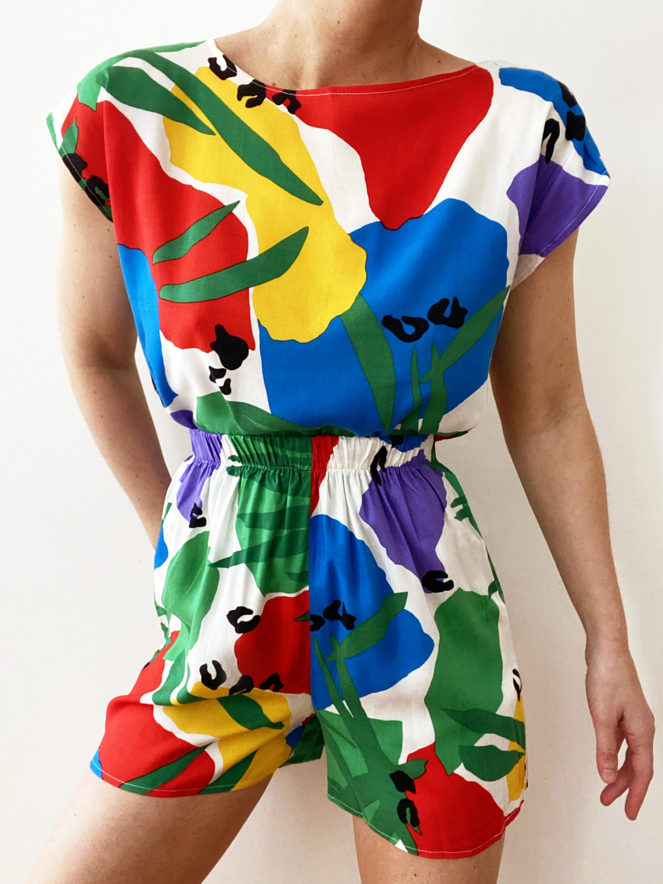 Stunning Two Piece Matching Abstract Vintage Short Set