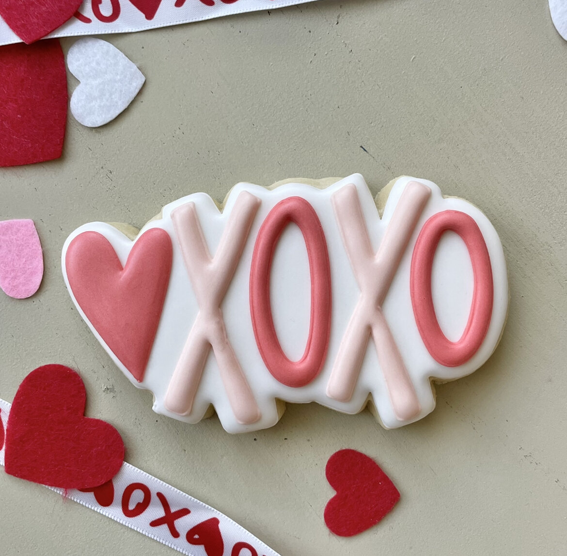 Single 'XOXO' Cookie