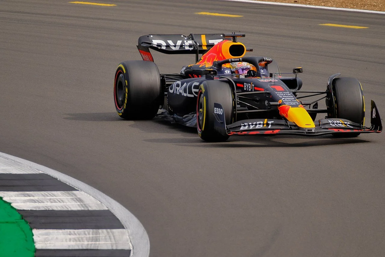 Red Bull Racing RB18, 2022 British Grand Prix, photo by fuji.tm