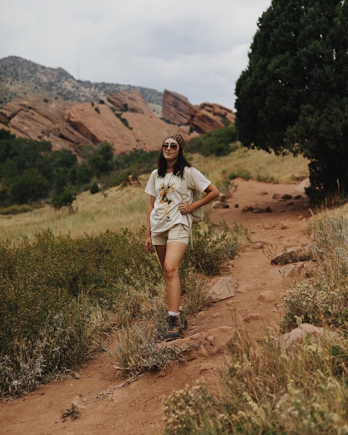 Oh baby 🌞 off to a good start! Spend some time hiking around Red Rocks and then took a scenic drive to Boulder where we took a trail around the Flatirons💛 The serotonin is rising 🙌