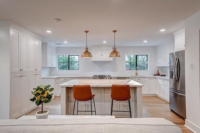 Dream house in the memorial area in Houston. We are obsessed with all the modern fixtures✨💥 -#MagentaClick #houston #houstonstrong #har #realestate #realty #broker #forsale #newhome #househunting #property #properties #investment #home #housing #rea