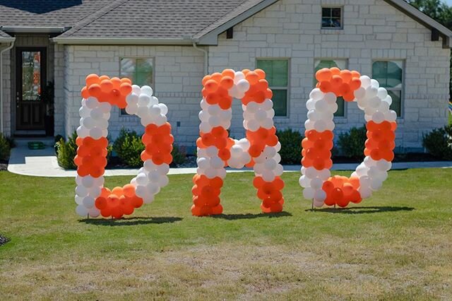 We had a blast working with @atxbubbles 🎈They are launching their new 6ft yard numbers and letters #AWESOME 🎉 More collabs with #ATXBubbles coming soon🤩-
#MagentaClick #events #balloons #Austin #Texas #realestate #balloonart #fathersday #photograp