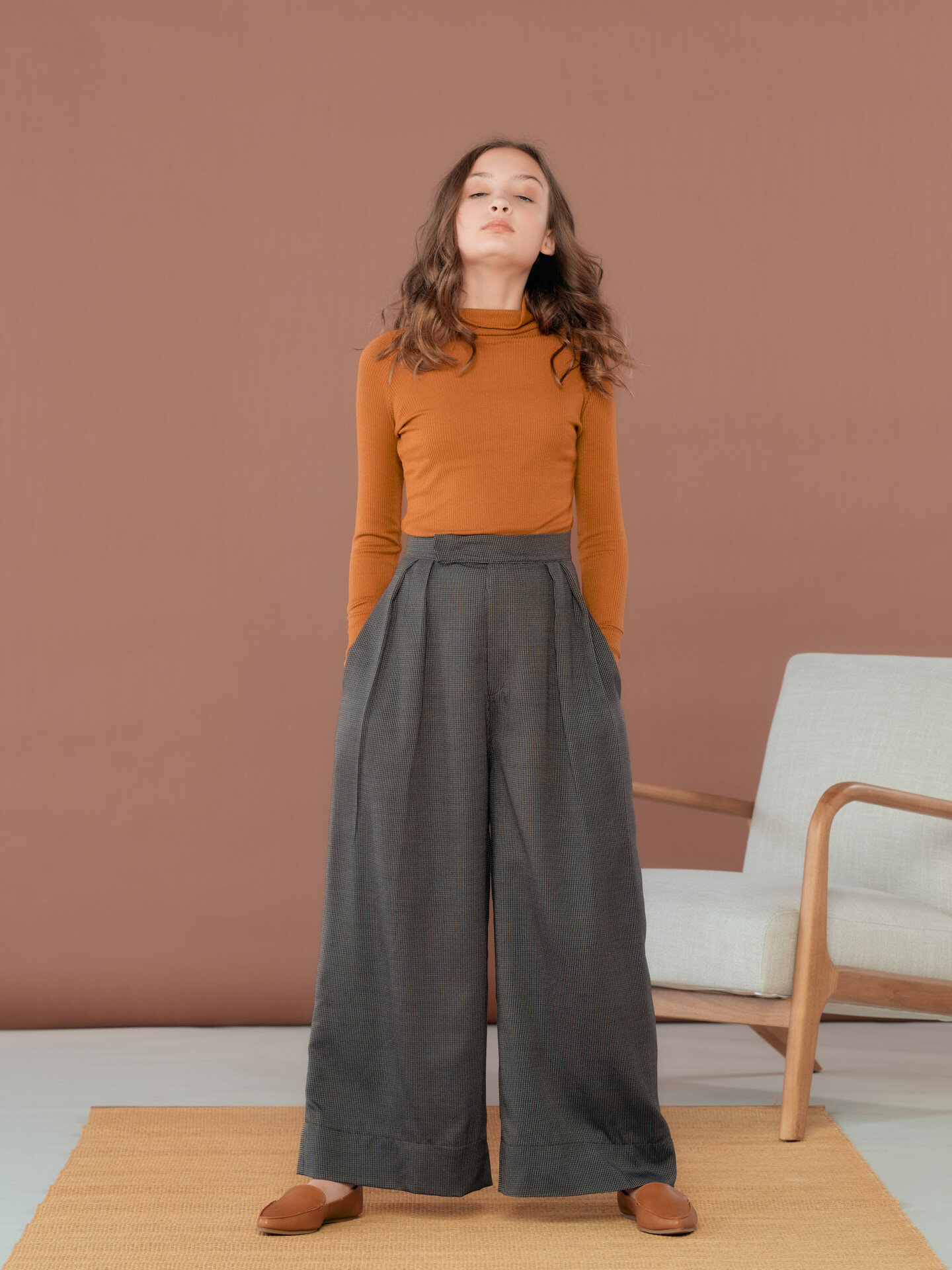 Dernier-Cri-Turtleneck-and-Pleat-Pants-01.jpg