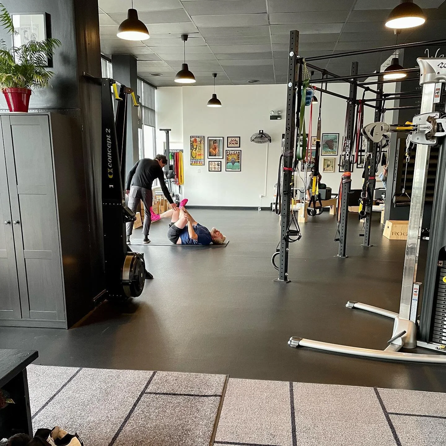 WE GOT YOU 🙌

Whether supporting your stretch or encouraging you through a tough exercise, we&rsquo;re here to cheer you on every step of the way. 

#wegotyou #northcenterchicago #chicagotrainer #chicagopilates #supportivetrainers #pilatesclass #bod