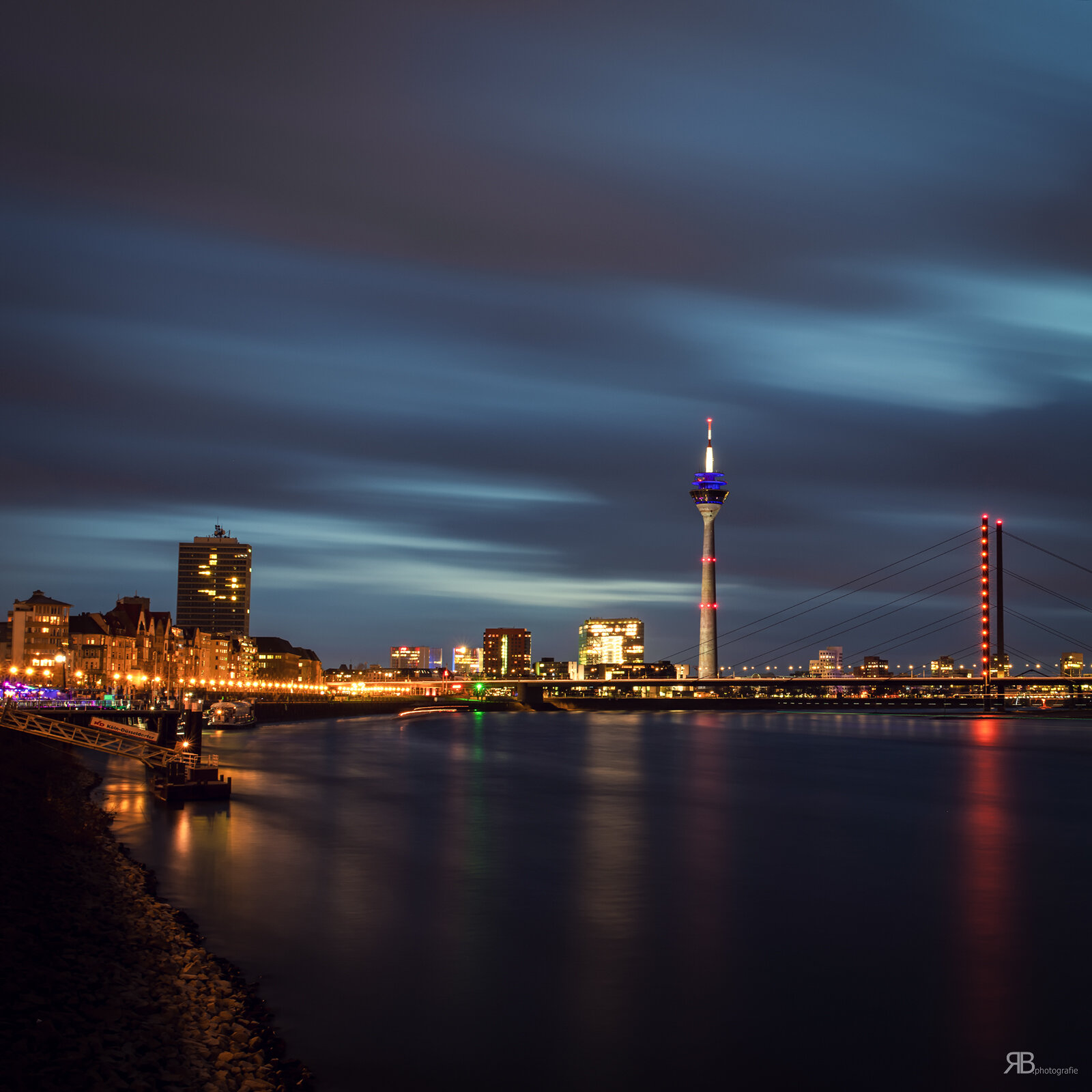 Düsseldorf Brücke.jpg