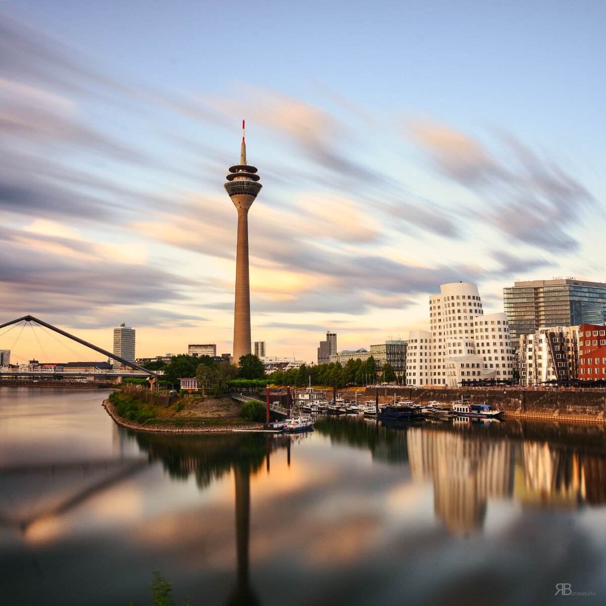 Mediahafen Düsseldorf Kopie.JPG