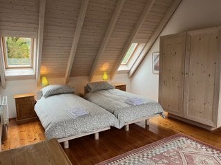 West+wing+-+1st+floor+upper+-+twin+room+with+ensuite+bathroom+%281%29.jpeg
