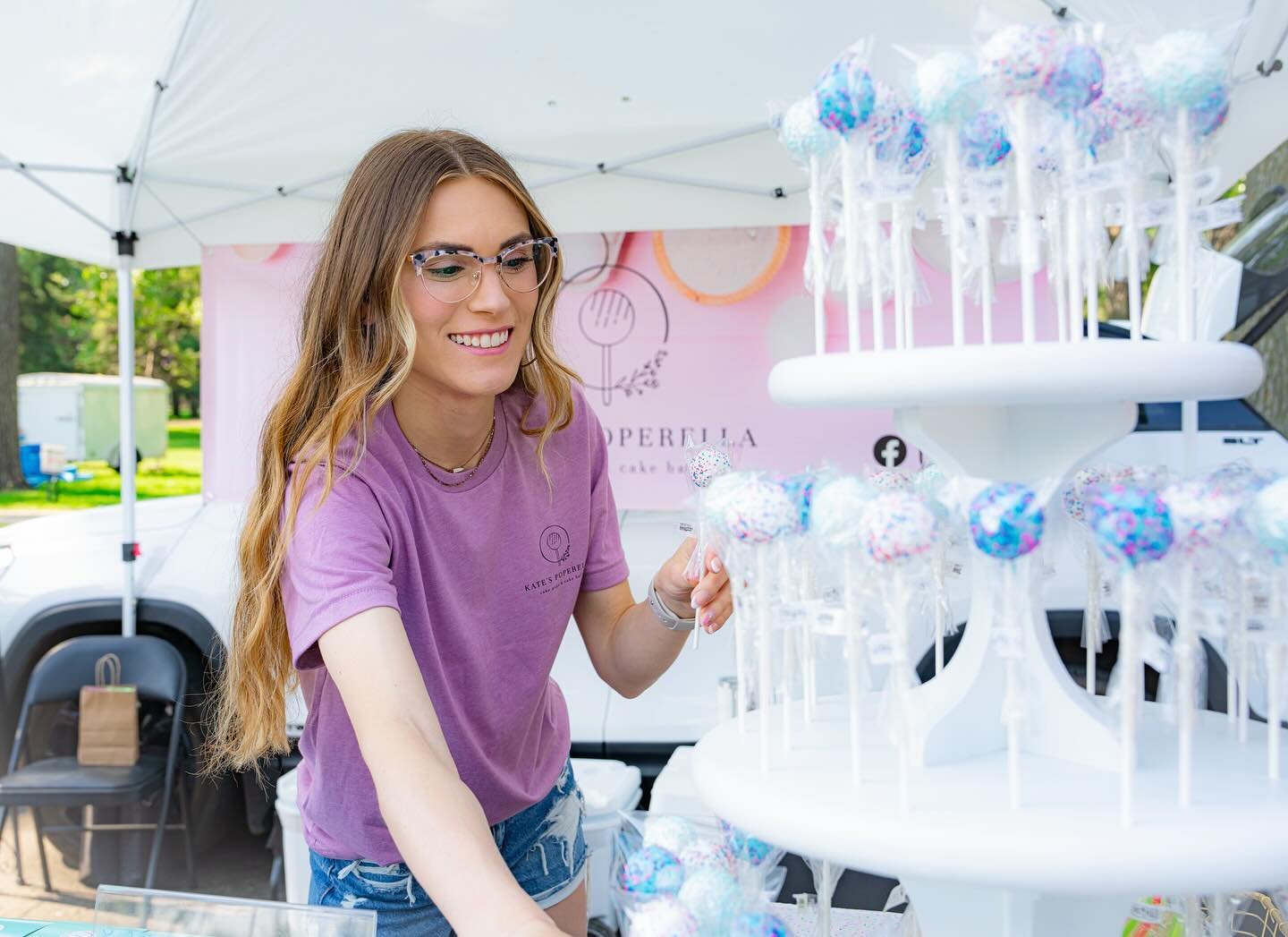 May brings Sweet Treats and celebrations galore! 🍭🎉 
But let&rsquo;s not forget, show season is just around the corner &ndash; less than a month to go!☀️🍹
~~~
#sweettreats #katespoperella #showseason #cakepops
#cakepop #bismarcknd #handmade #summe