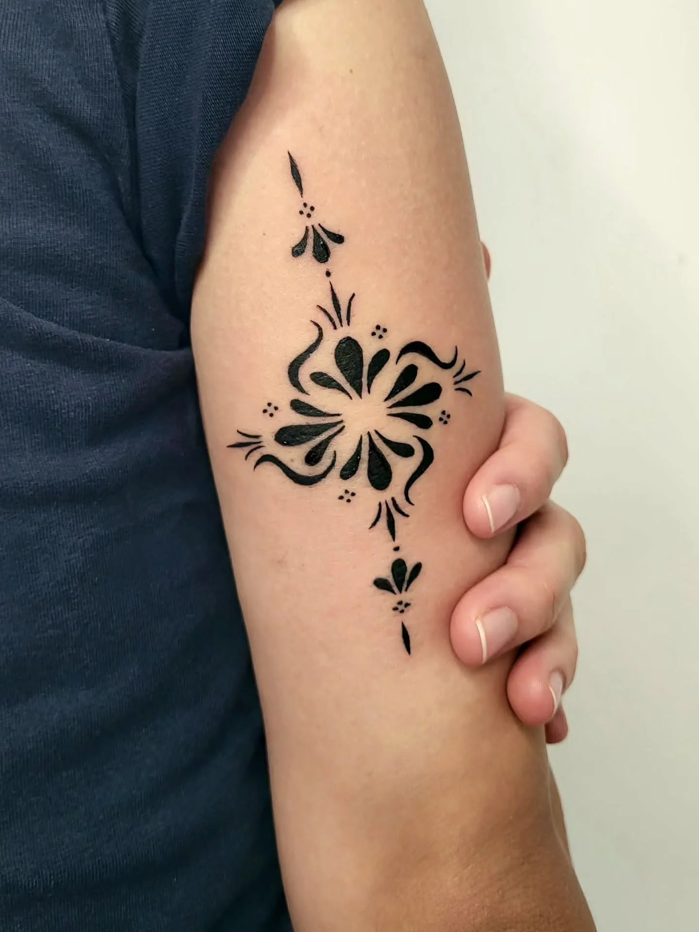 Ornaments for Jessi ✨️

#tattoo #tattoos #tattooaachen #aachentattoo #aachen #tattooing #tattooideas #tattooart #tattooartist