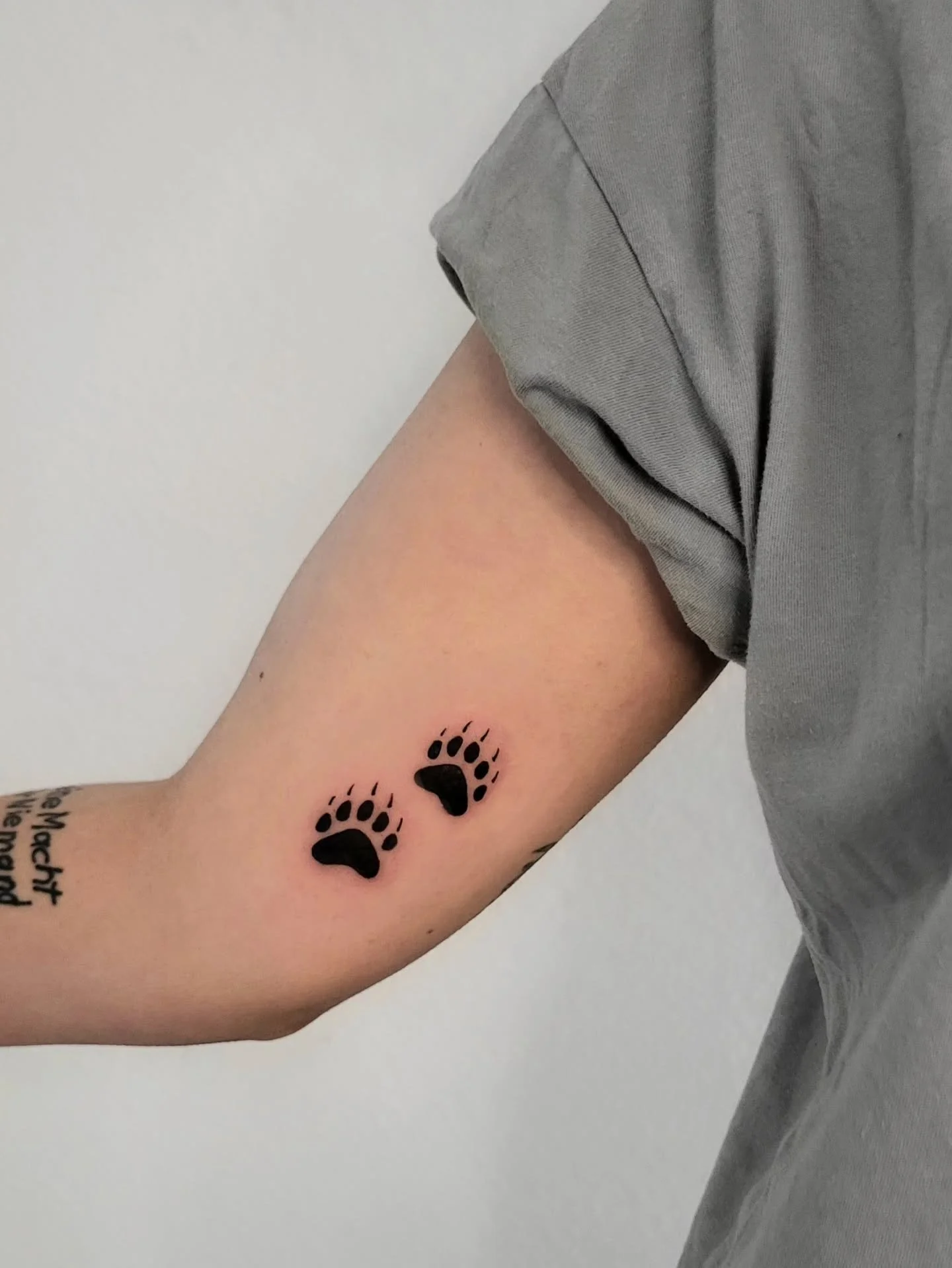 A friendship tattoo for Lea &amp; Nina 🐻

Thank you both for coming in today! @lea_luebbert

My tattoo bookings are open for January &amp; February. Send me a dm to book your tattoo appointment! 

#tattoo #tattoos #tattooaachen #aachen #tattooartist