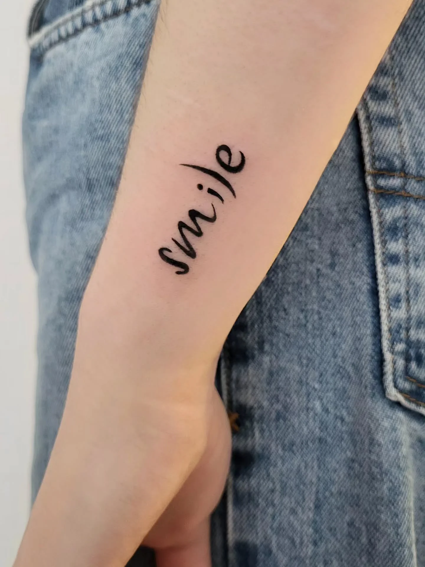 3 tattoos for Noemi ✨️ @noemi__mon 

It's always so exciting to work on someone who has never gotten a tattoo before! And hearing the personal stories behind the designs was also really special.

I still have some availability in January and a lot of