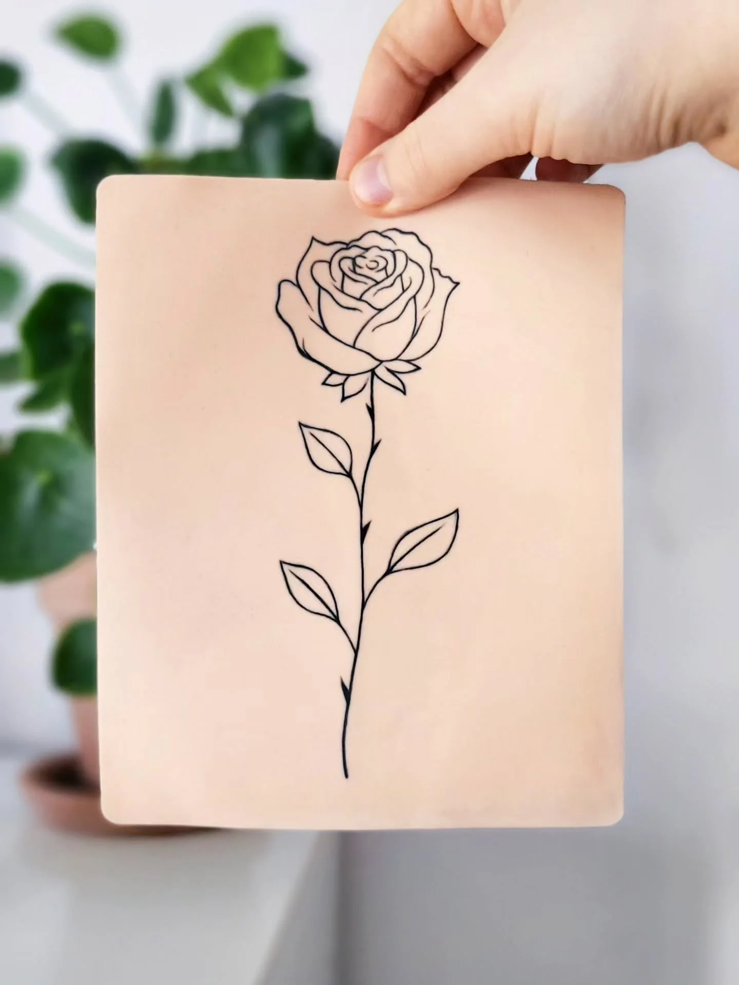 One of my wanna-do's on fake skin 

Swipe right to see photos of the healed flower tattoo I did for @separrish last summer ✨️

My tattoo bookings are open! Send me a dm to tell me about your ideas and book a tattoo appointment for February or March 
