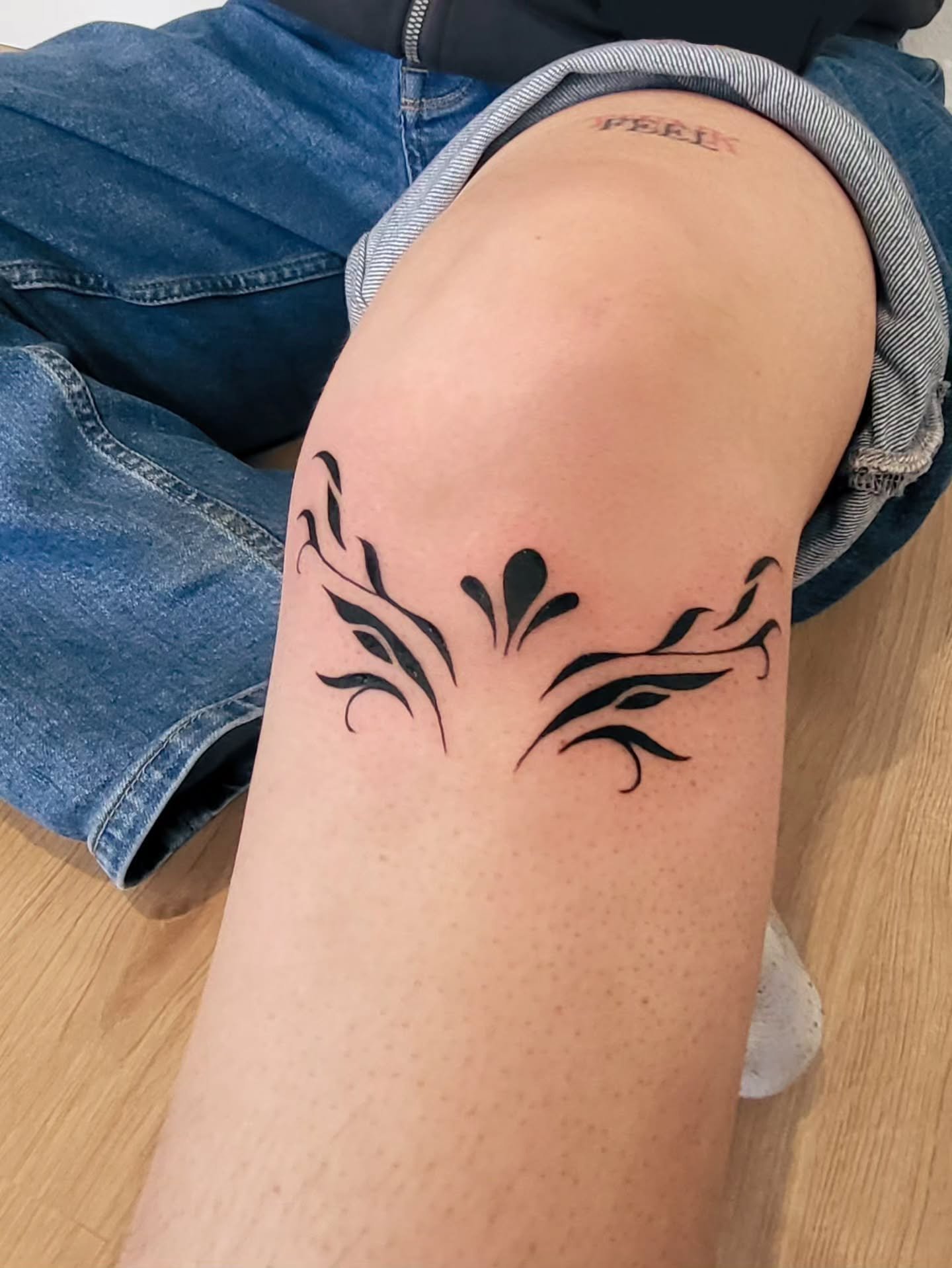 Really proud of this one! Ornaments for @lara_3319

Swipe right to see progress photos and the handmade sweet treats my client brought to the session ✨️ 

Send me a message to book your tattoo appointment in Aachen for April! 

#tattoo #tattooaachen 