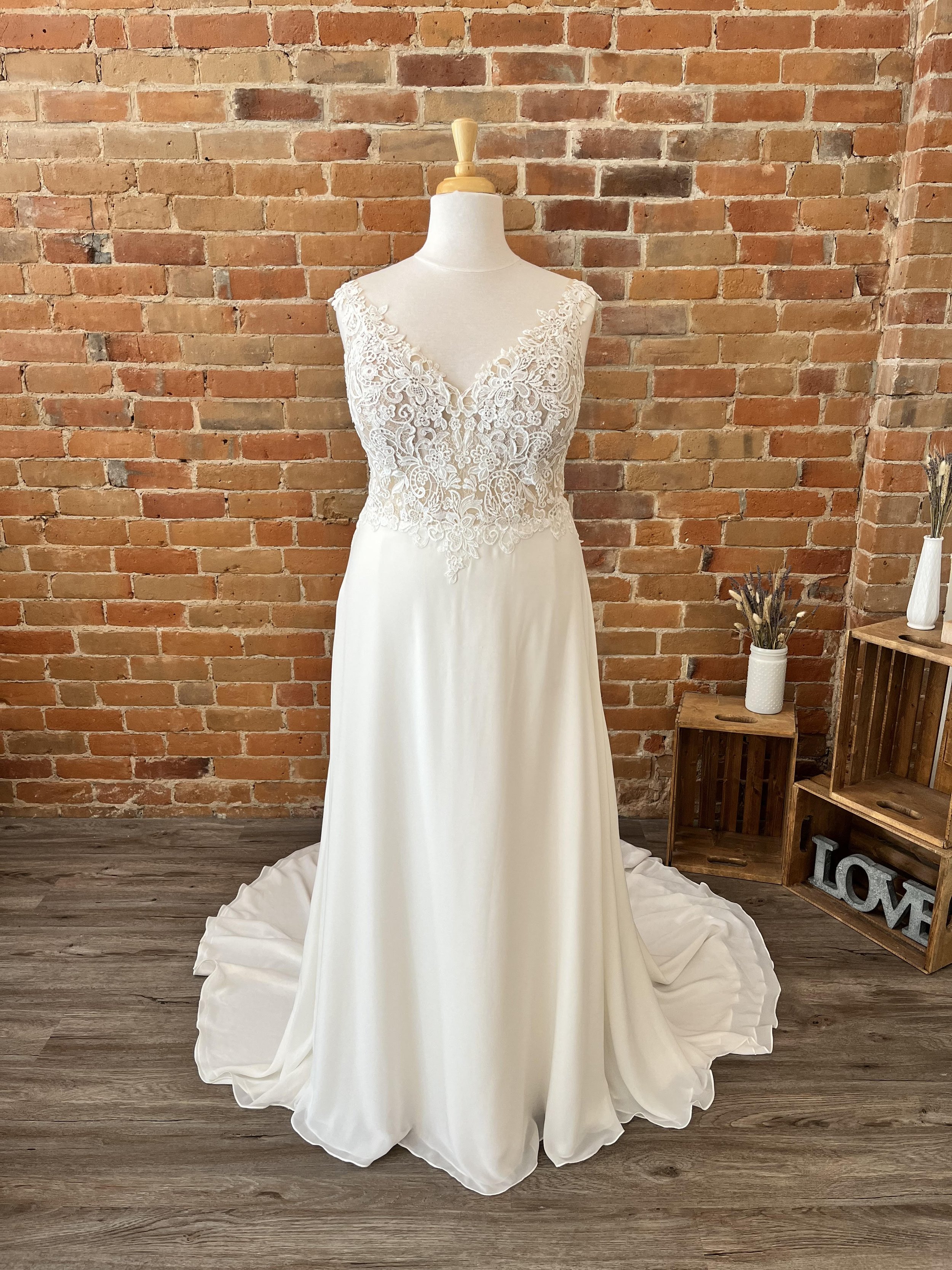 66097 by Lillian West Size 20 1495.jpg