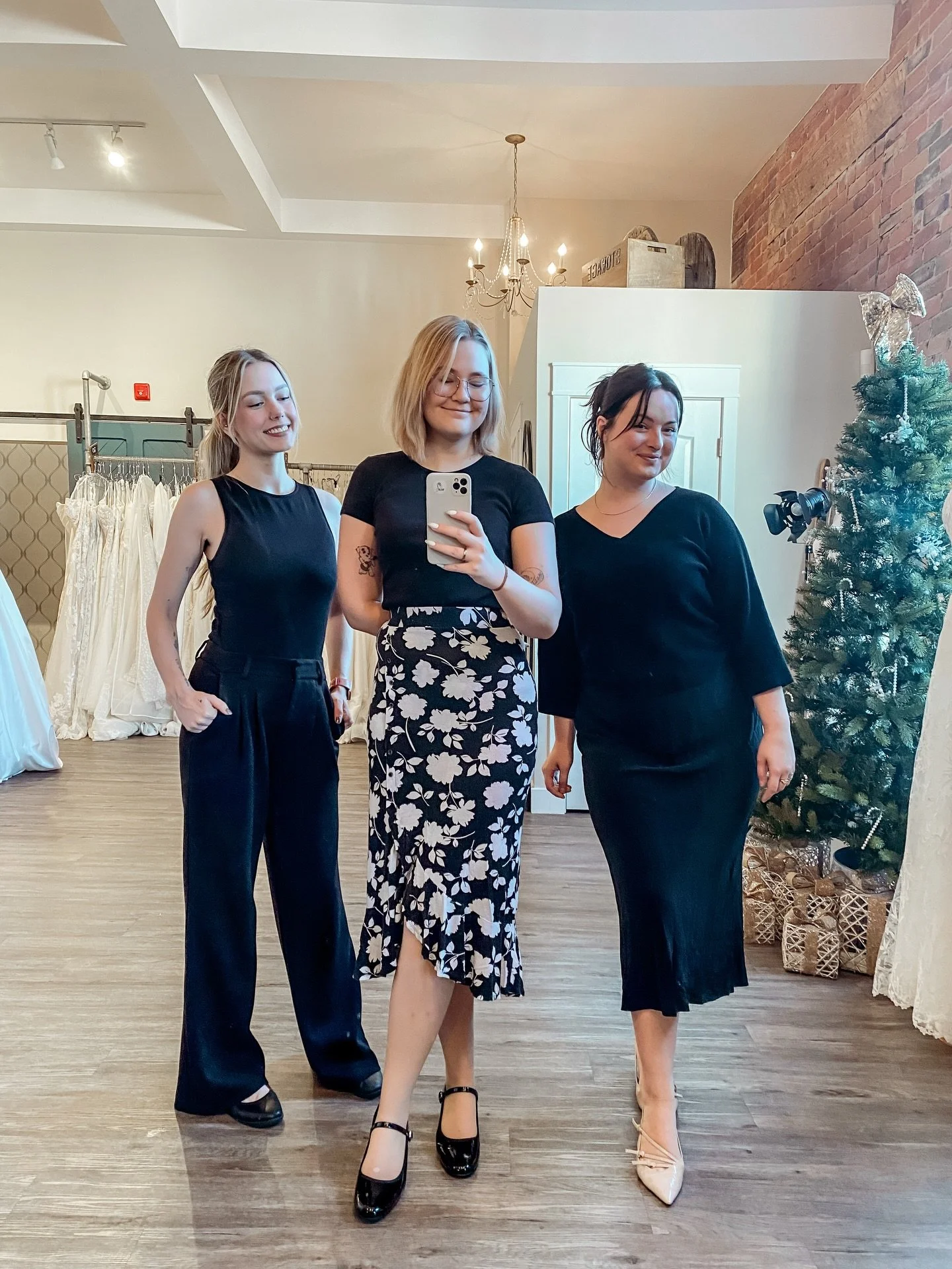 Happy Saturday brides and brides-to-be! Another jam packed weekend of exciting bridal appointments awaits! 🤍

#YOW #ottawawedding #ontariowedding #bridalstyle #bridalgown #weddingdressshopping #weddinggowns #bridalfashion #weddingdresses #bridalbout