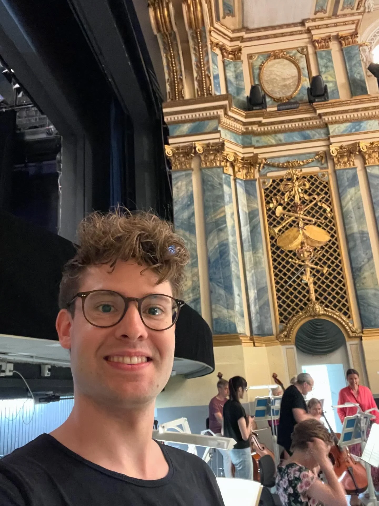🎭 What a wonderful time at @nationaltheater.mannheim.ntm with Handel&rsquo;s &ldquo;Cesare&rdquo;!
Sharing the music with amazing colleagues like @evalucia.br &ndash; and performing against the stunning backdrop of Schwetzingen Palace &ndash; was tr