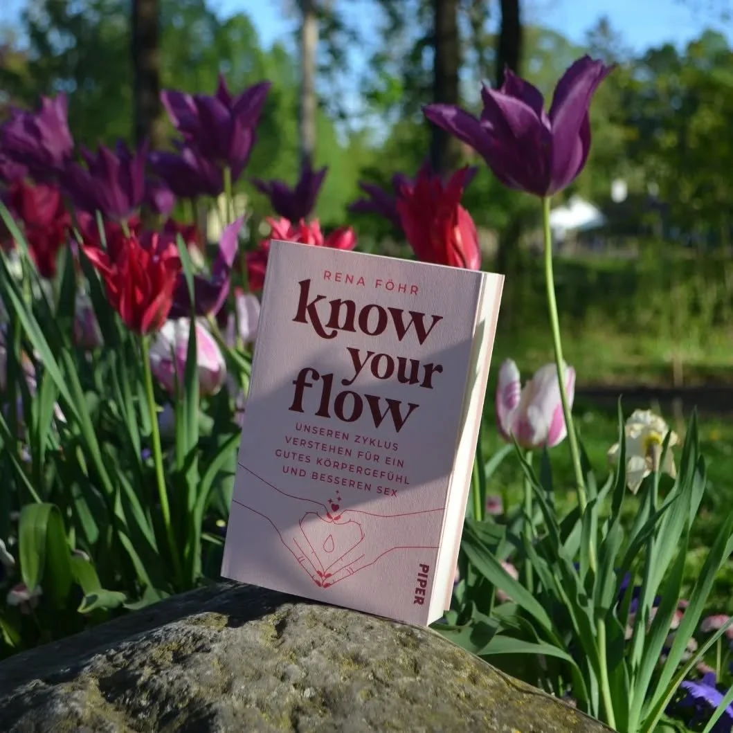 1 Jahr (und ein paar Tage) Know Your Flow. 1 Jahr ver&ouml;ffentlichte Autorin.

Ich wei&szlig; nicht, was ich f&uuml;hle, w&auml;hrend ich dies schreibe. 

Beim Erscheinungstermin hatte ich PMS, beim Jubil&auml;um meine Periode. Keine Eisprung-Energ