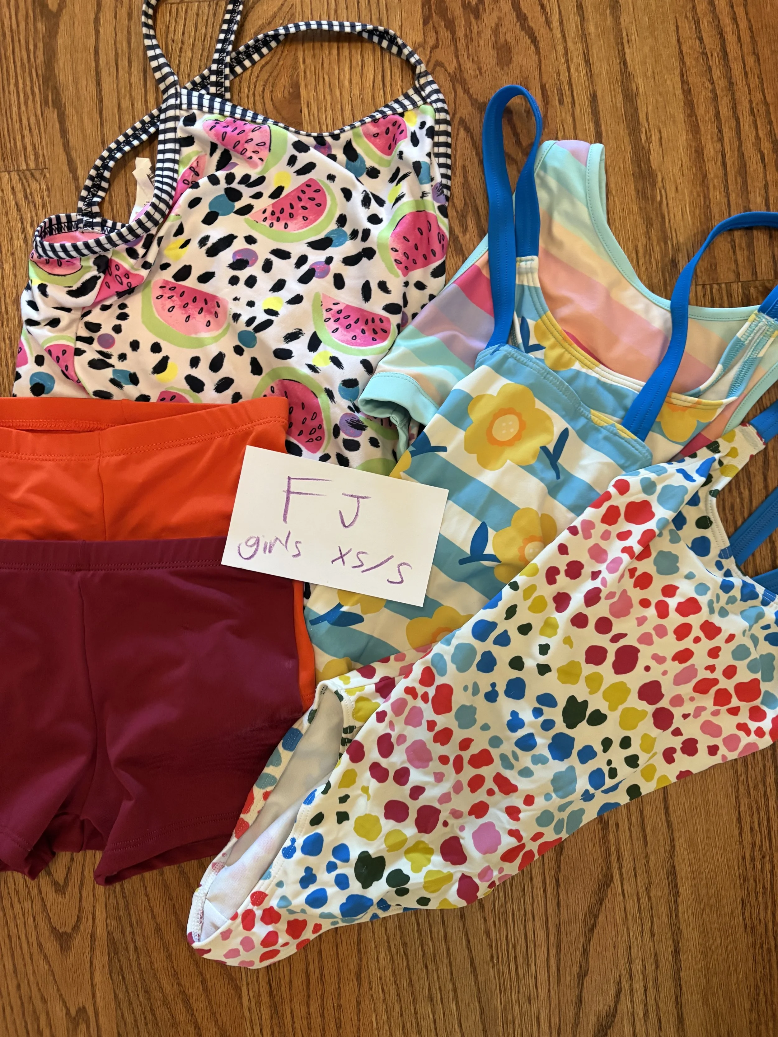 Lot FJ girls XS/S?