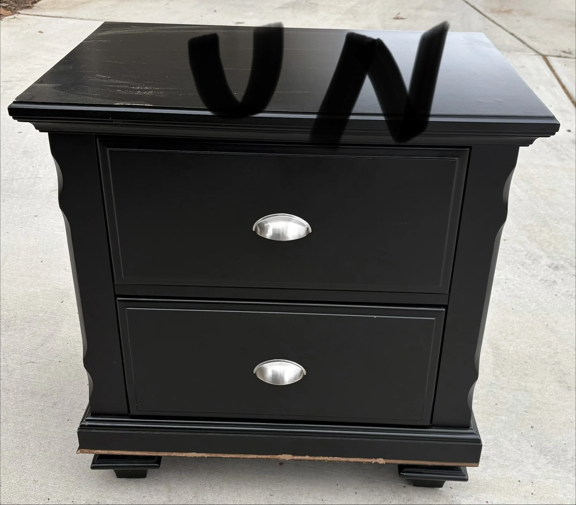 Lot UN bed side table