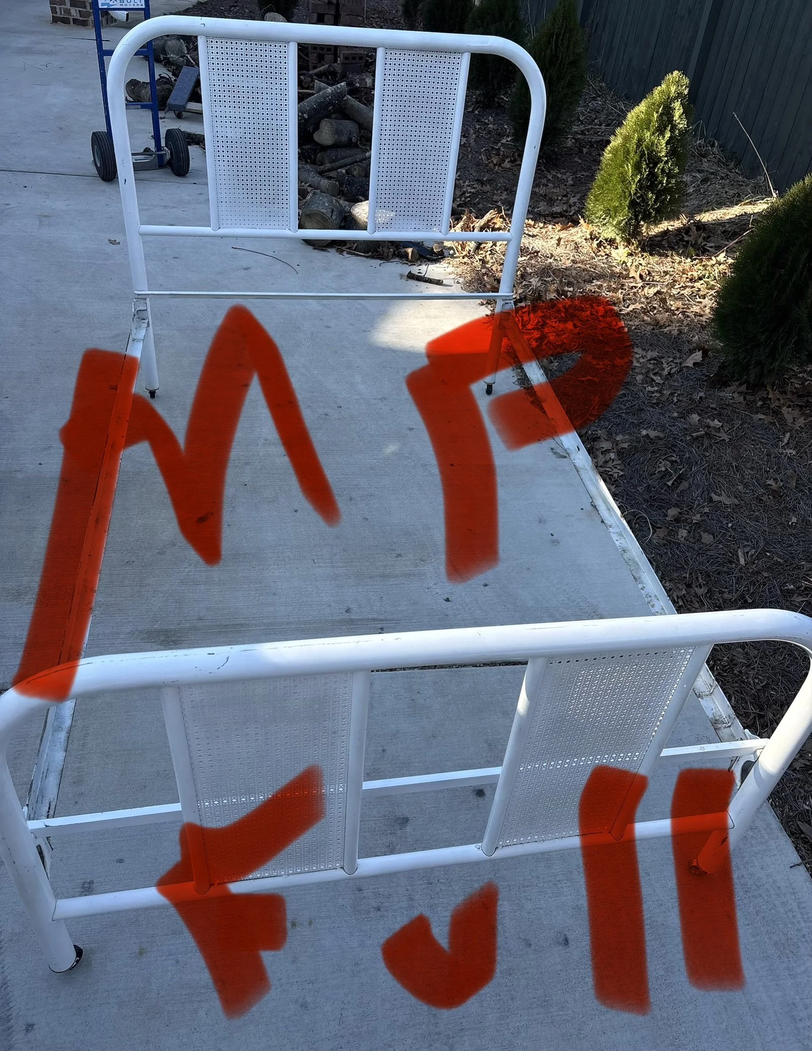 Lot MP full bed frame metal white