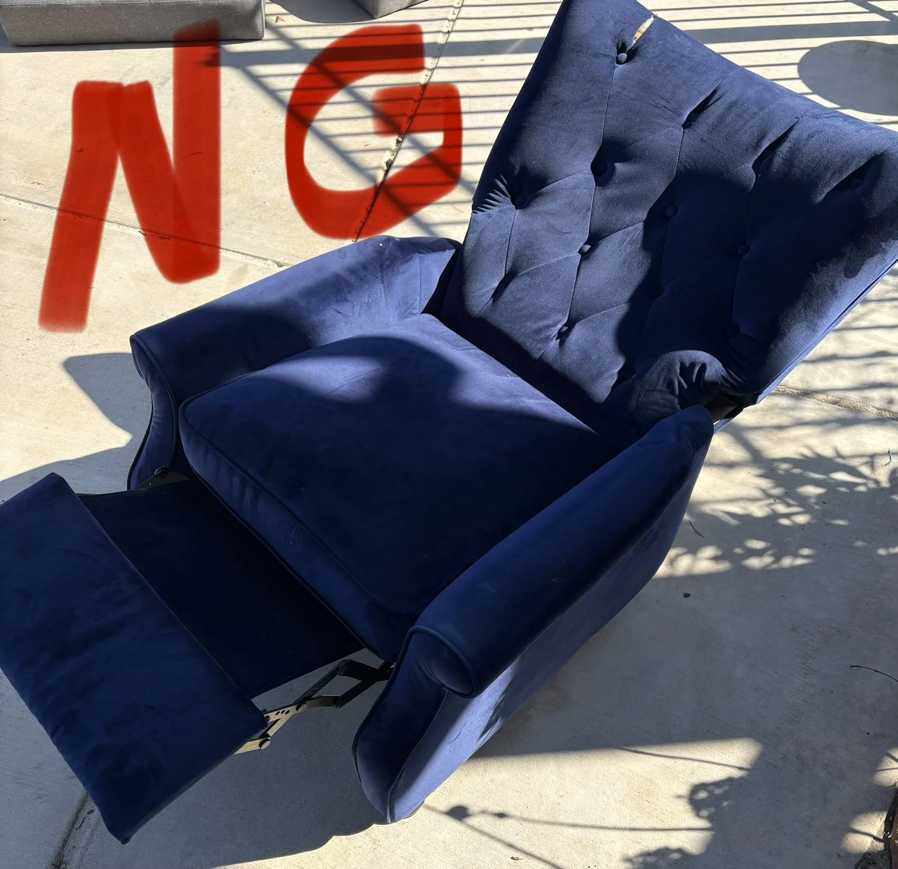Lot NG navy blue recliner
