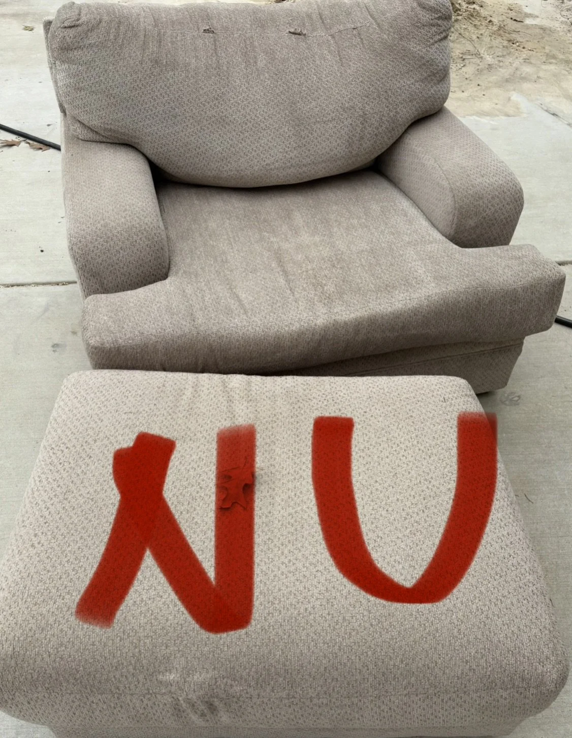 Lot NU big comfy chair and ottoman